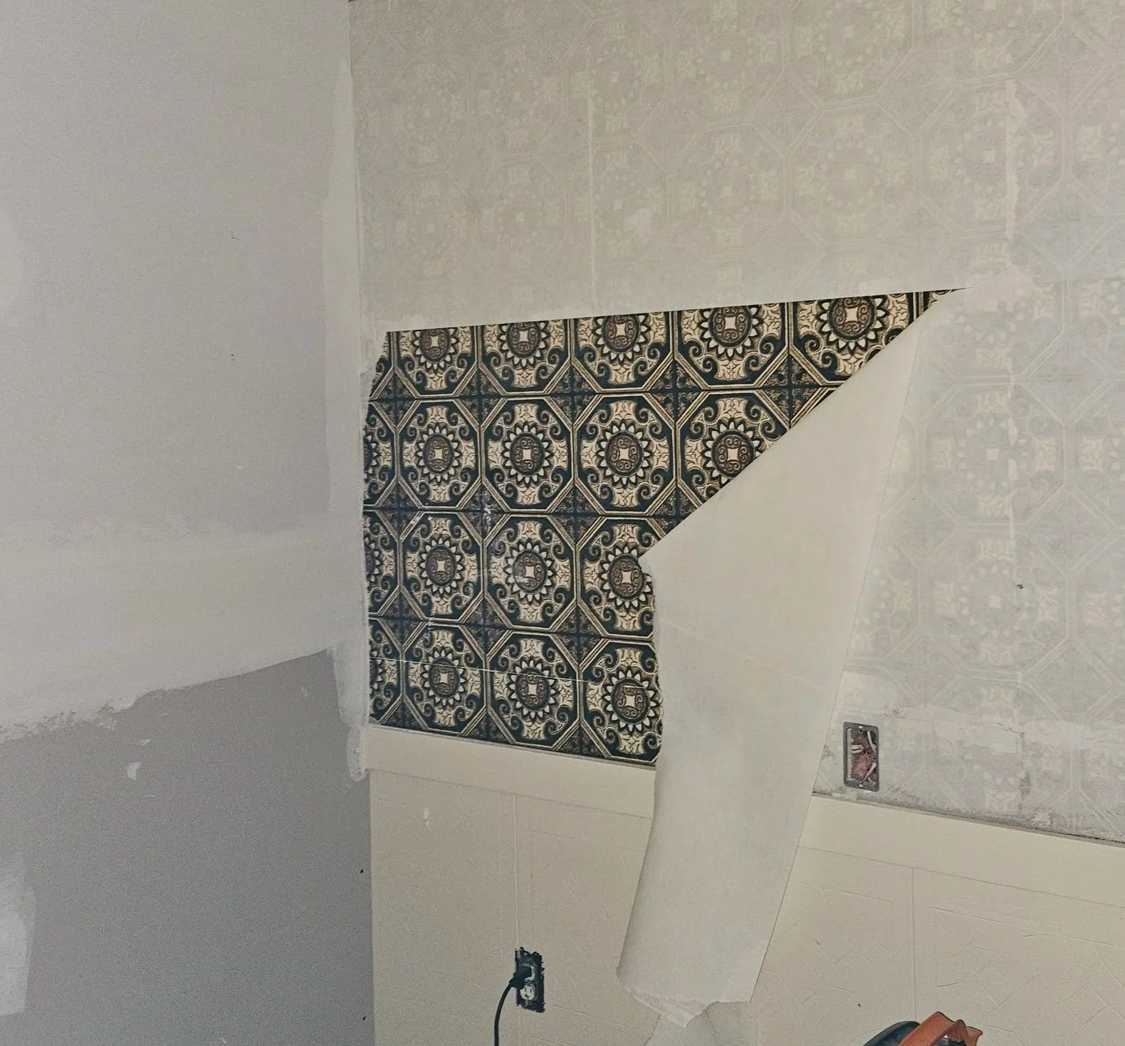 Yes, that is floor tile glued to the wall… under the lining paper that was under the wallpaper. We laughed. And then we cried.