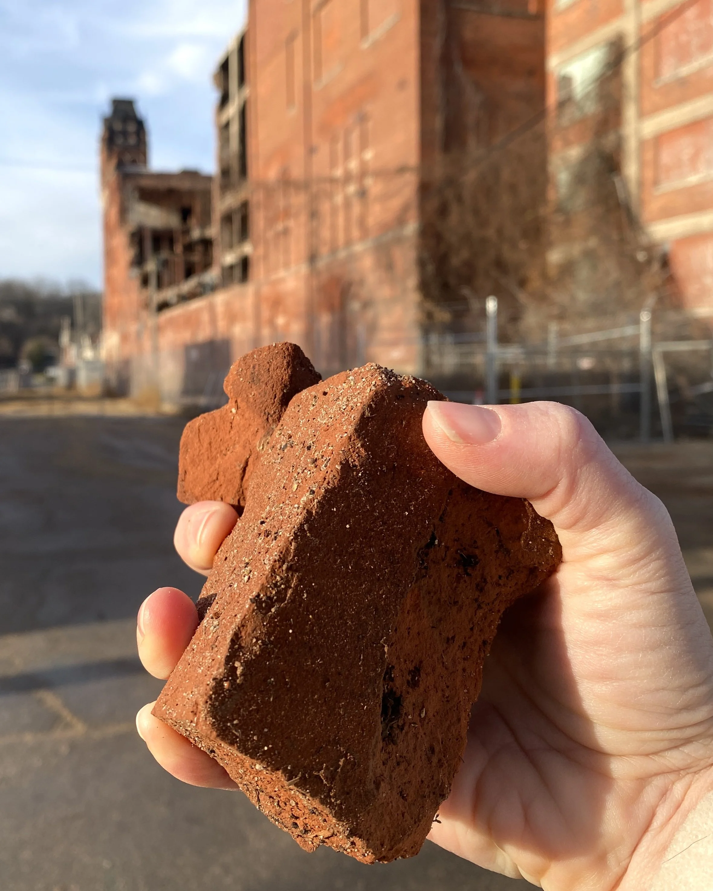 From Stone to Color: Making Pigment from Place (Dubuque)