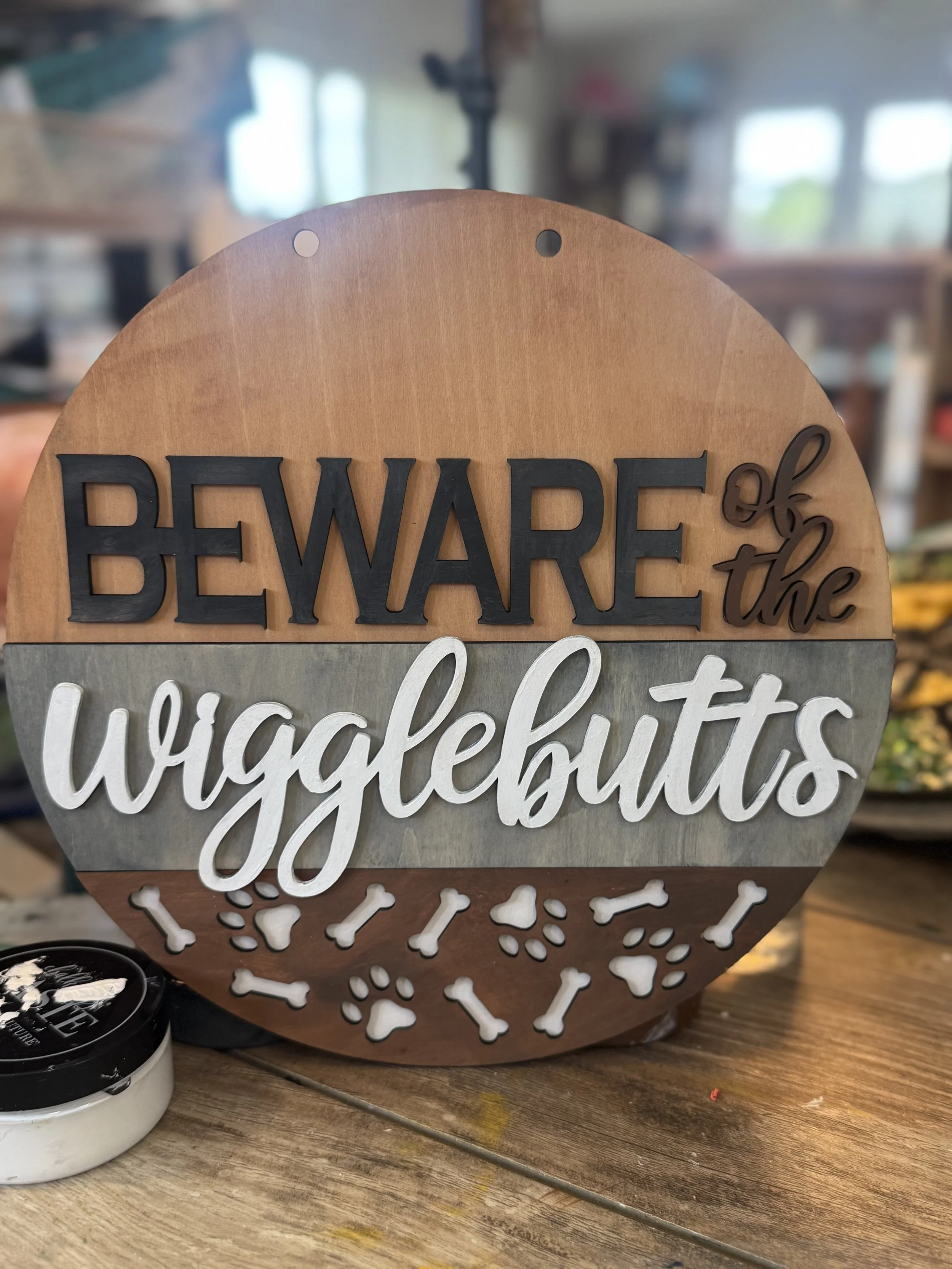 10" Wigglebutts Round -  Wood Cutout