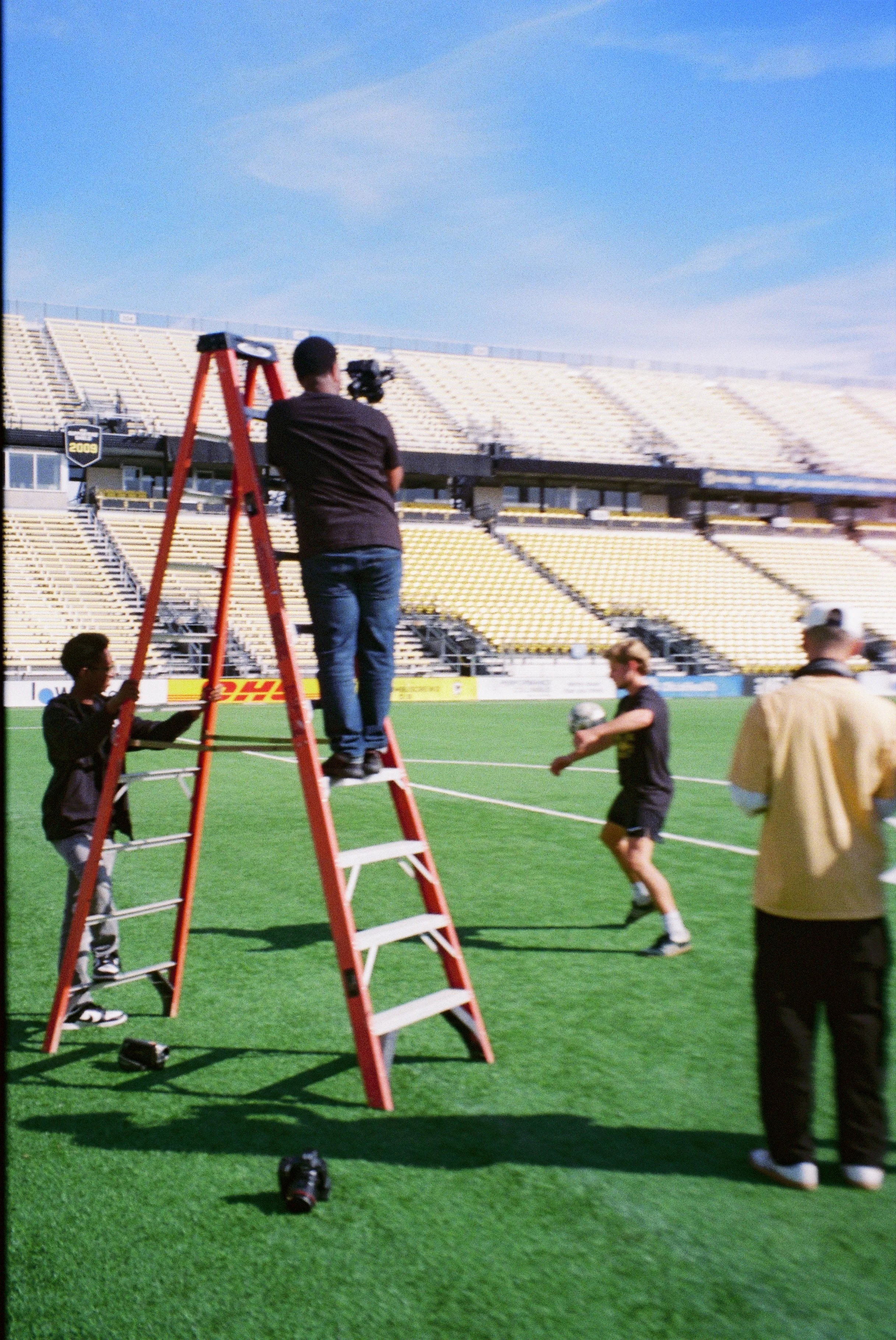 lee1777582243-R1-29-8 2.JPG