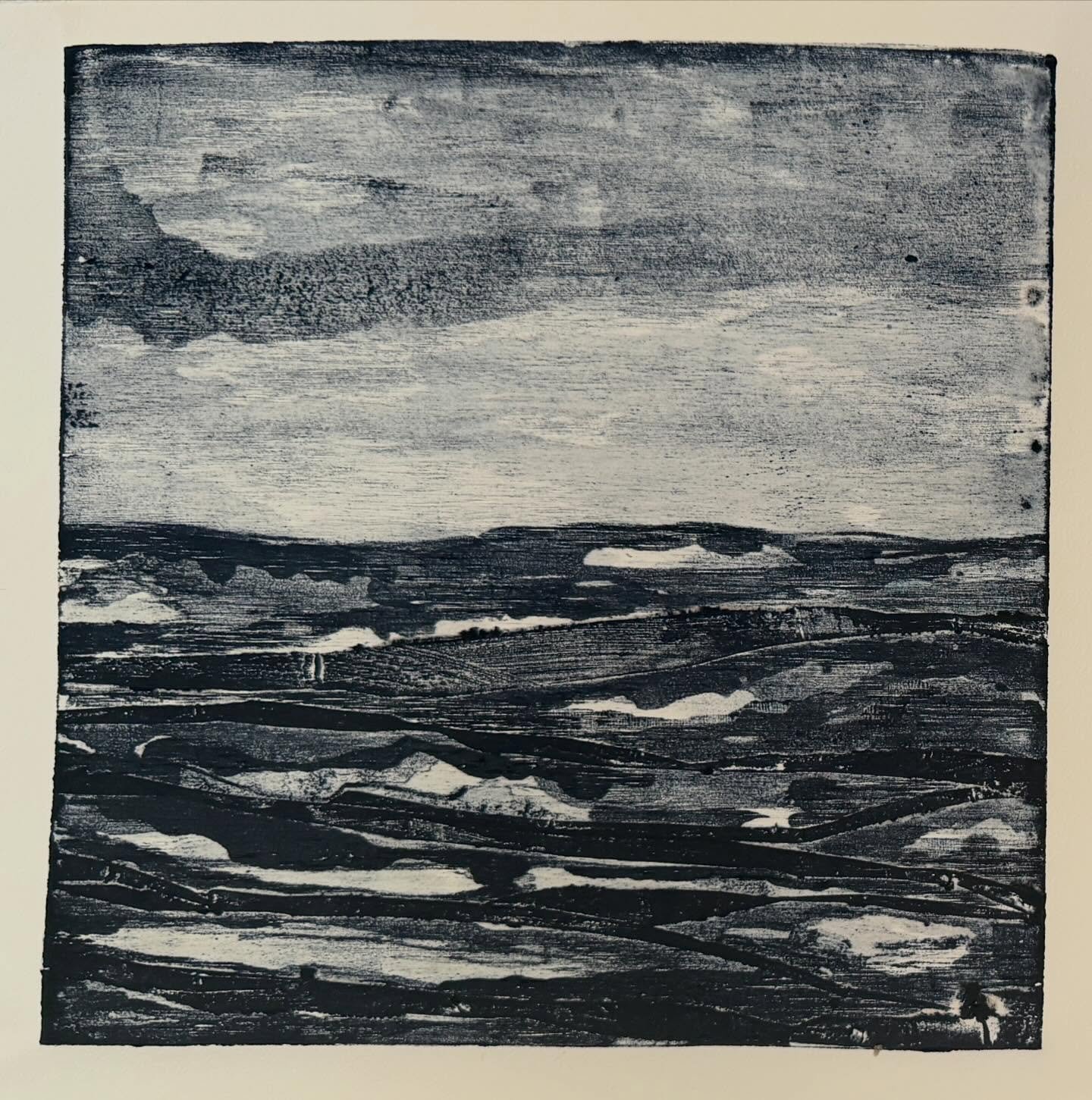 12x12 mokulito on ply with aluminum tape.
&ldquo;Land to Sea &rdquo; versions.
More sea than land on this one but it&rsquo;s what the viewer experiences.
Deeper dives expanded spaces.
#mokulito 
#woodblock
#printmaking
#griffinpress