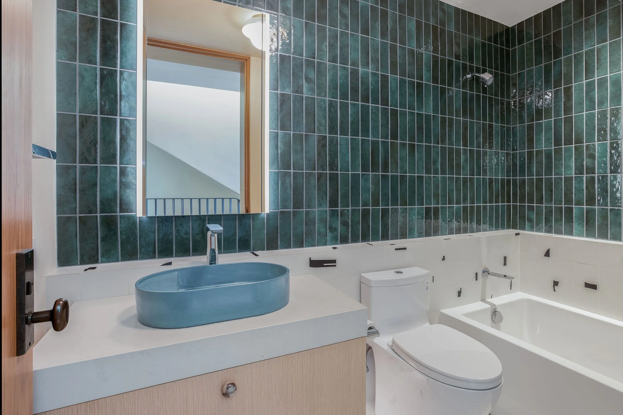 V Bathroom.jpg