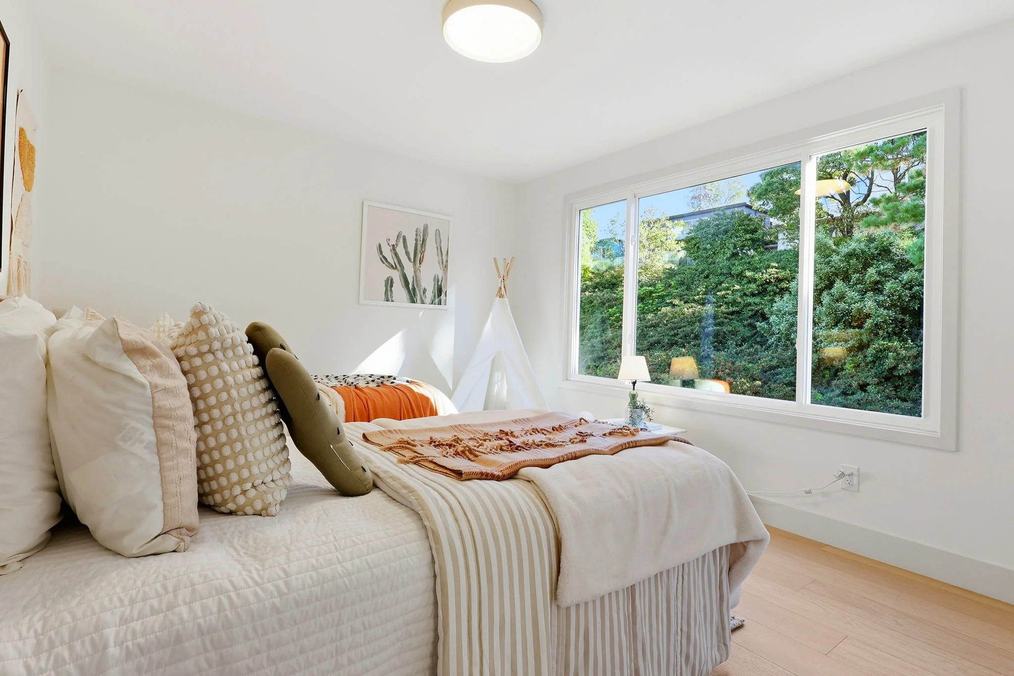 Looking in to. Bedroom 3 from the hall 75 Knollview Way