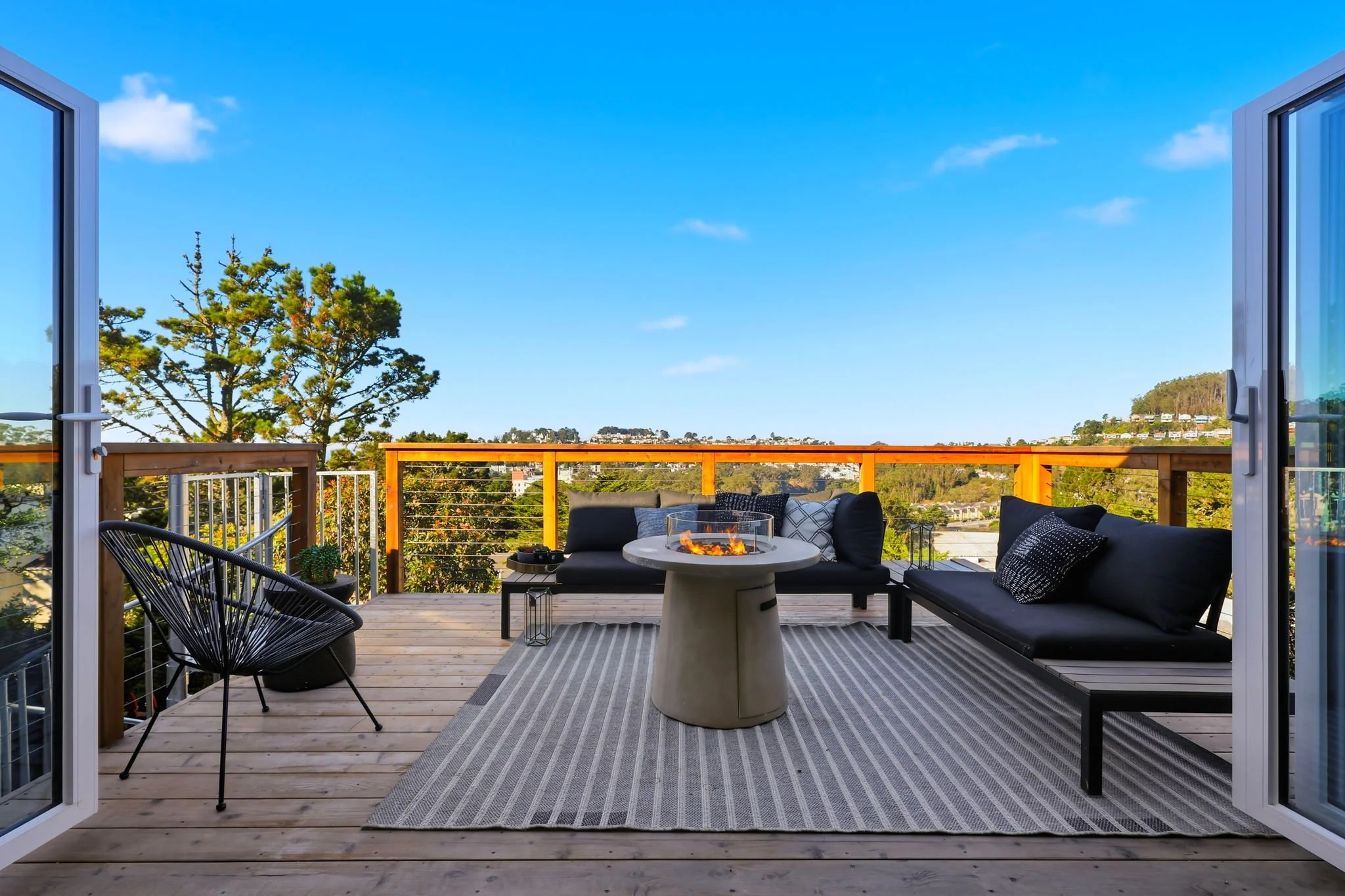 Walk-out deck 75 Knollview Way