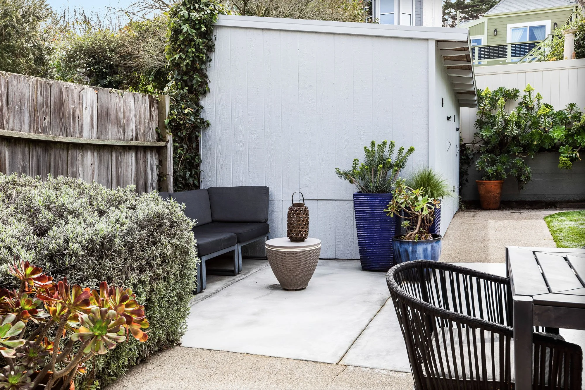 Seating area 4543 18th Street