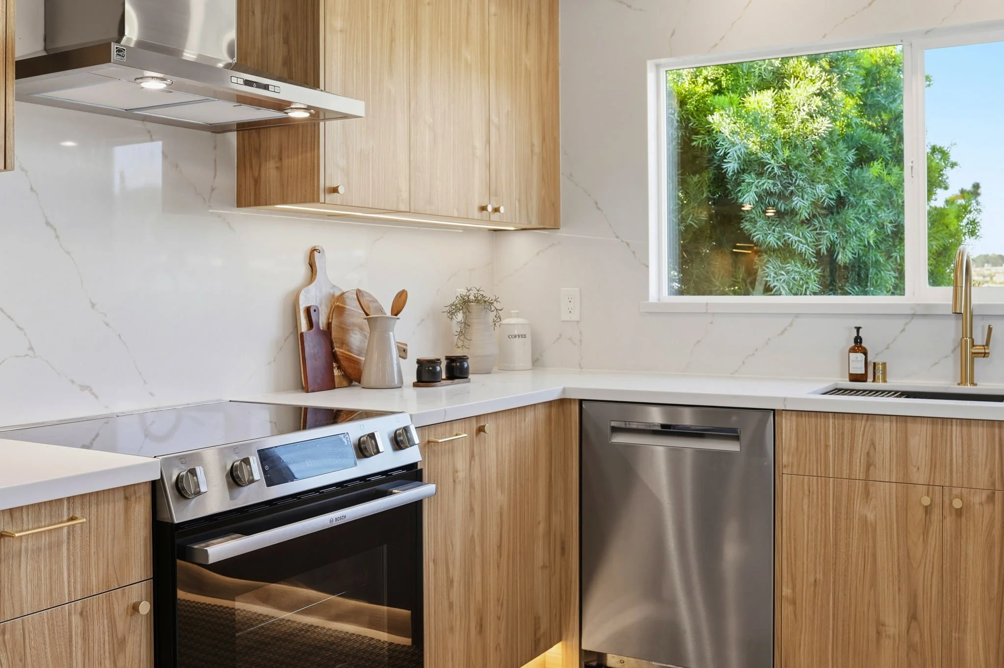 Kitchen Stove Detail 75 Knollview Way