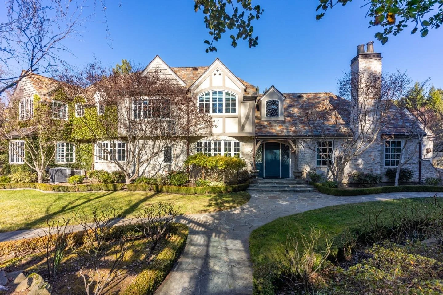 2 Valley Road