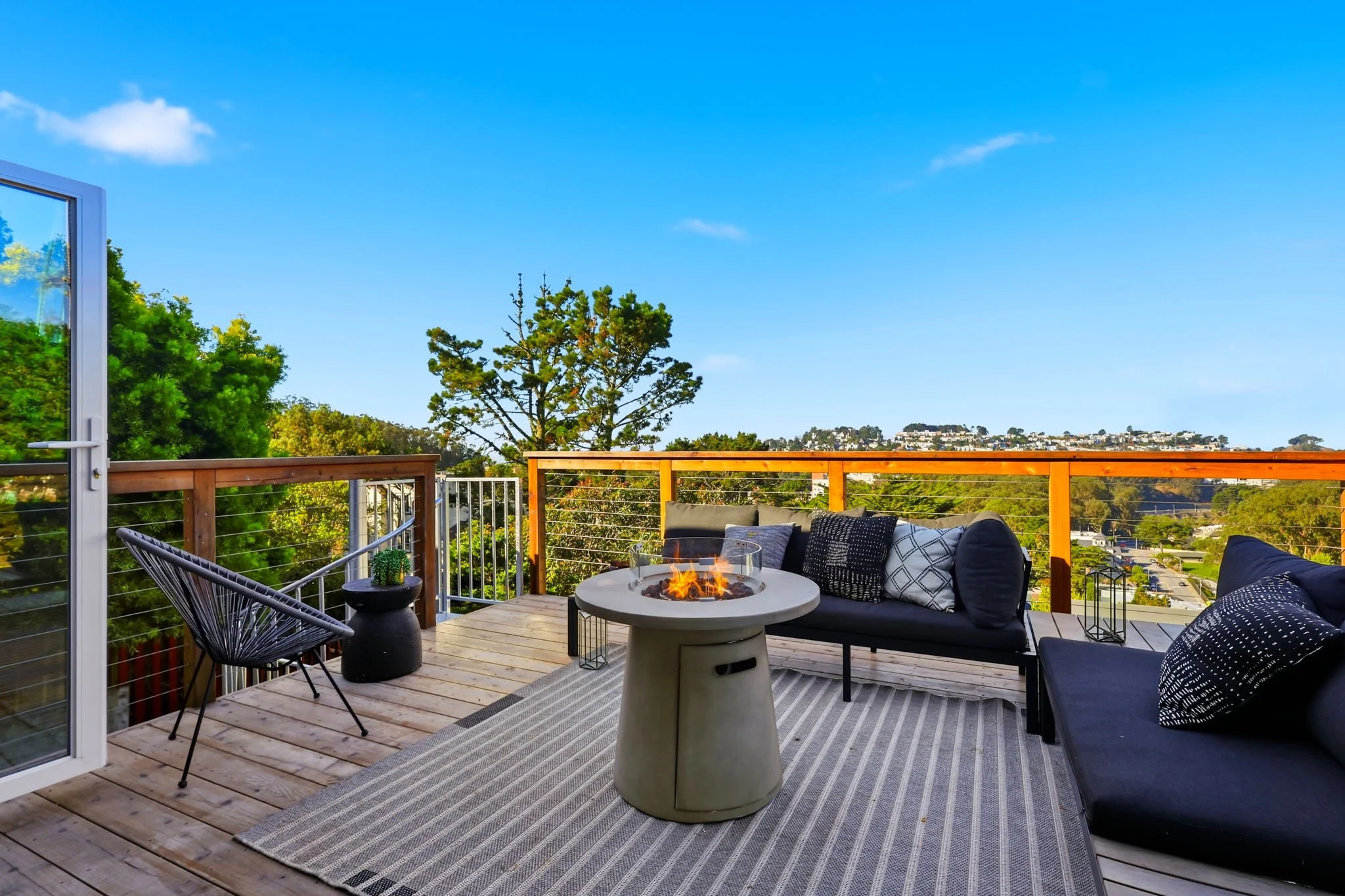 Right Angle Back Deck Showing Stairs to yard 75 Knollview Way