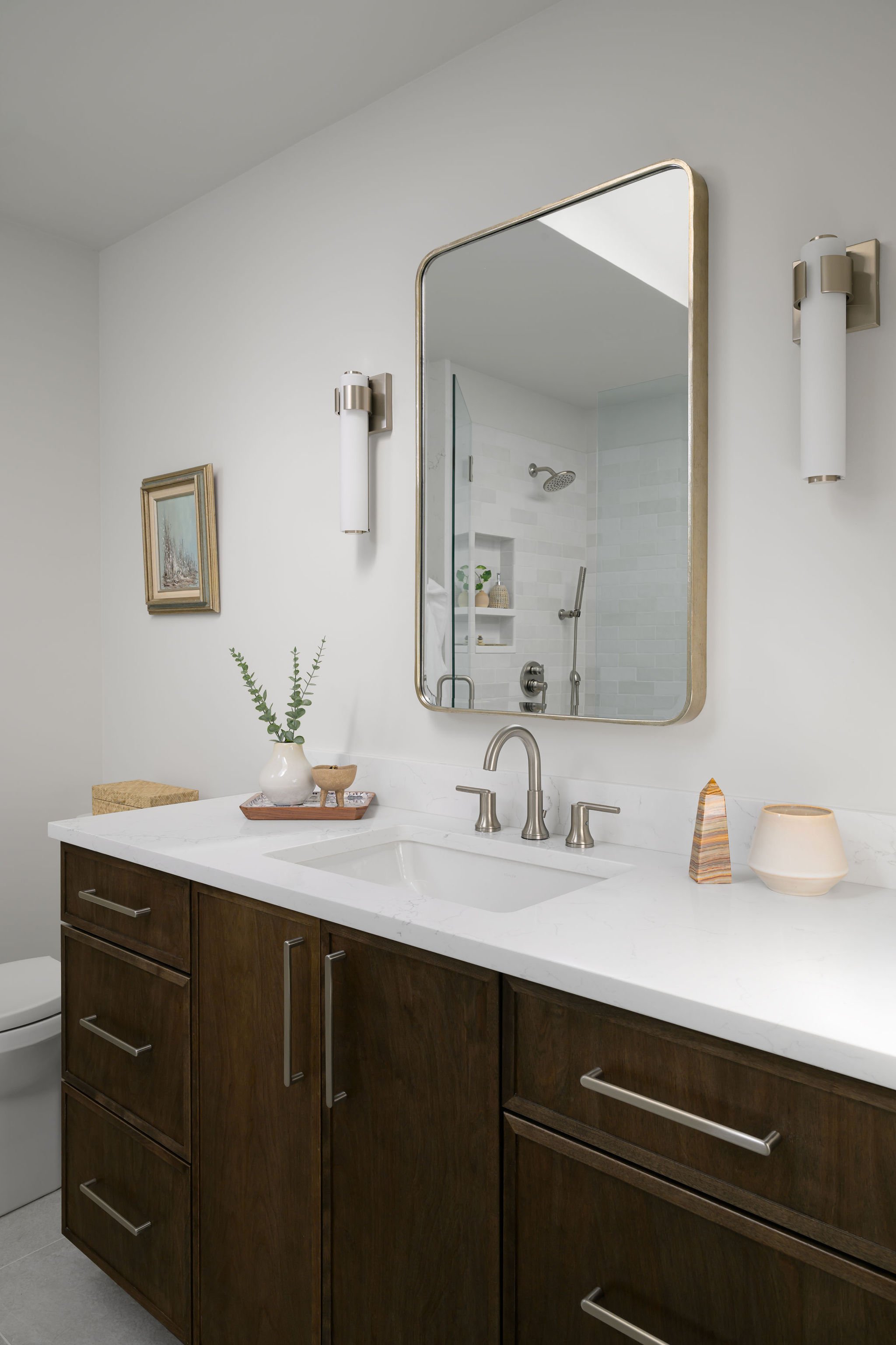 UVDesigns_Raquetln_PrimaryBath_1.jpg