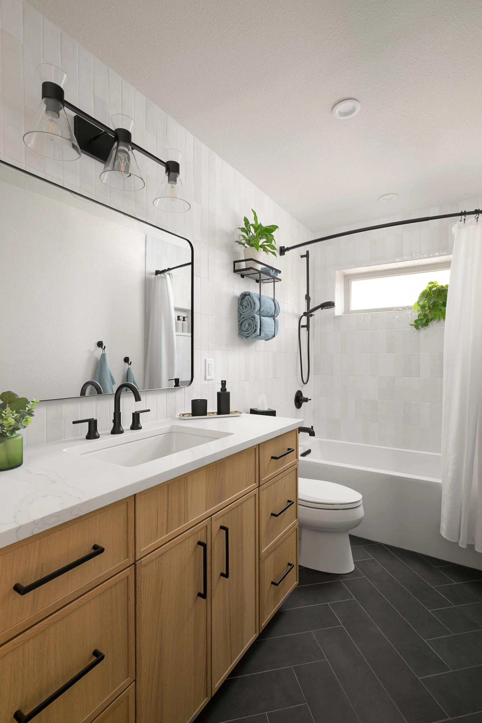 UVDesigns_Hawthorn_WhiteBath_1.jpg