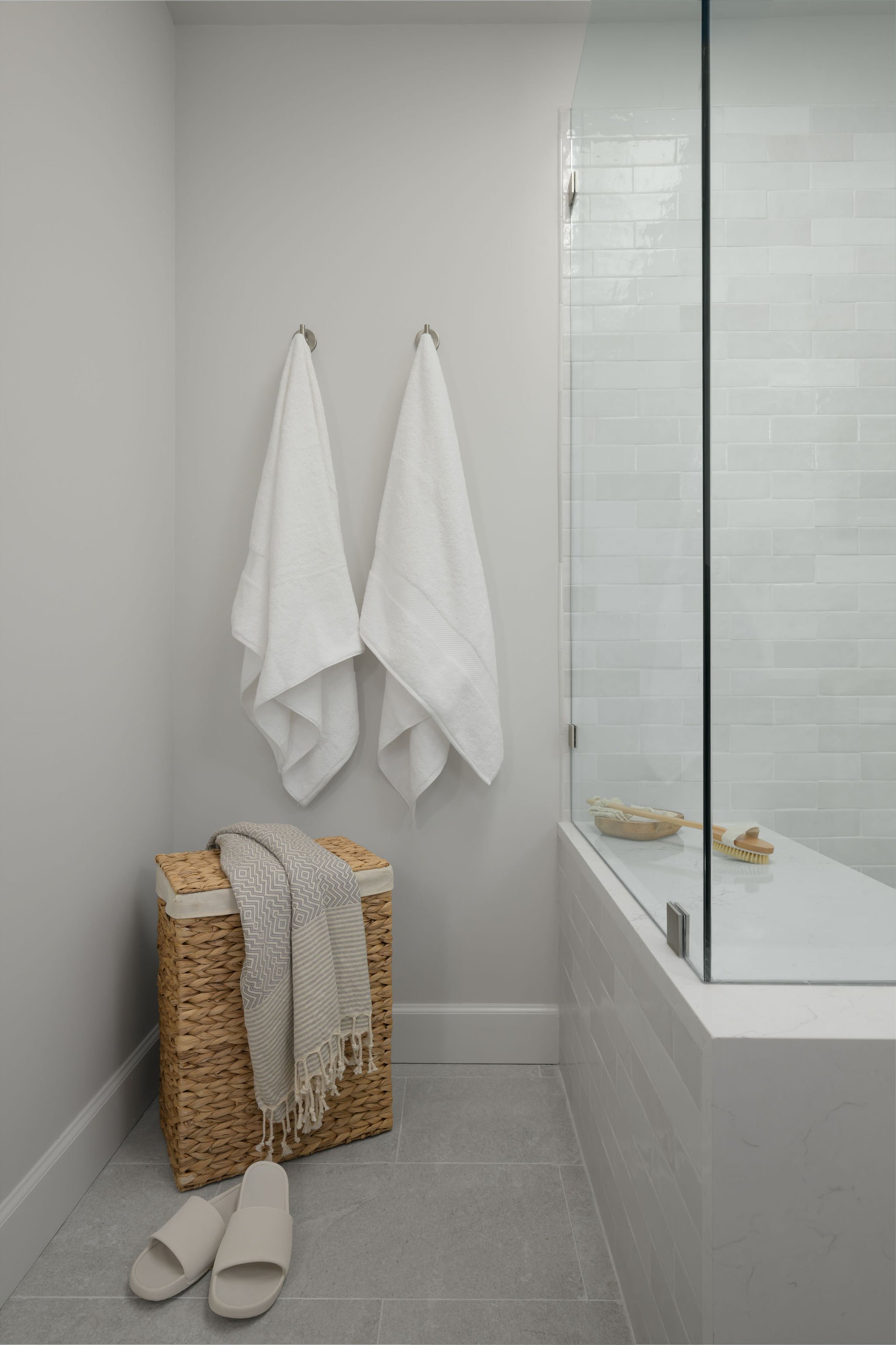 UVDesigns_Raquetln_PrimaryBath_3.jpg