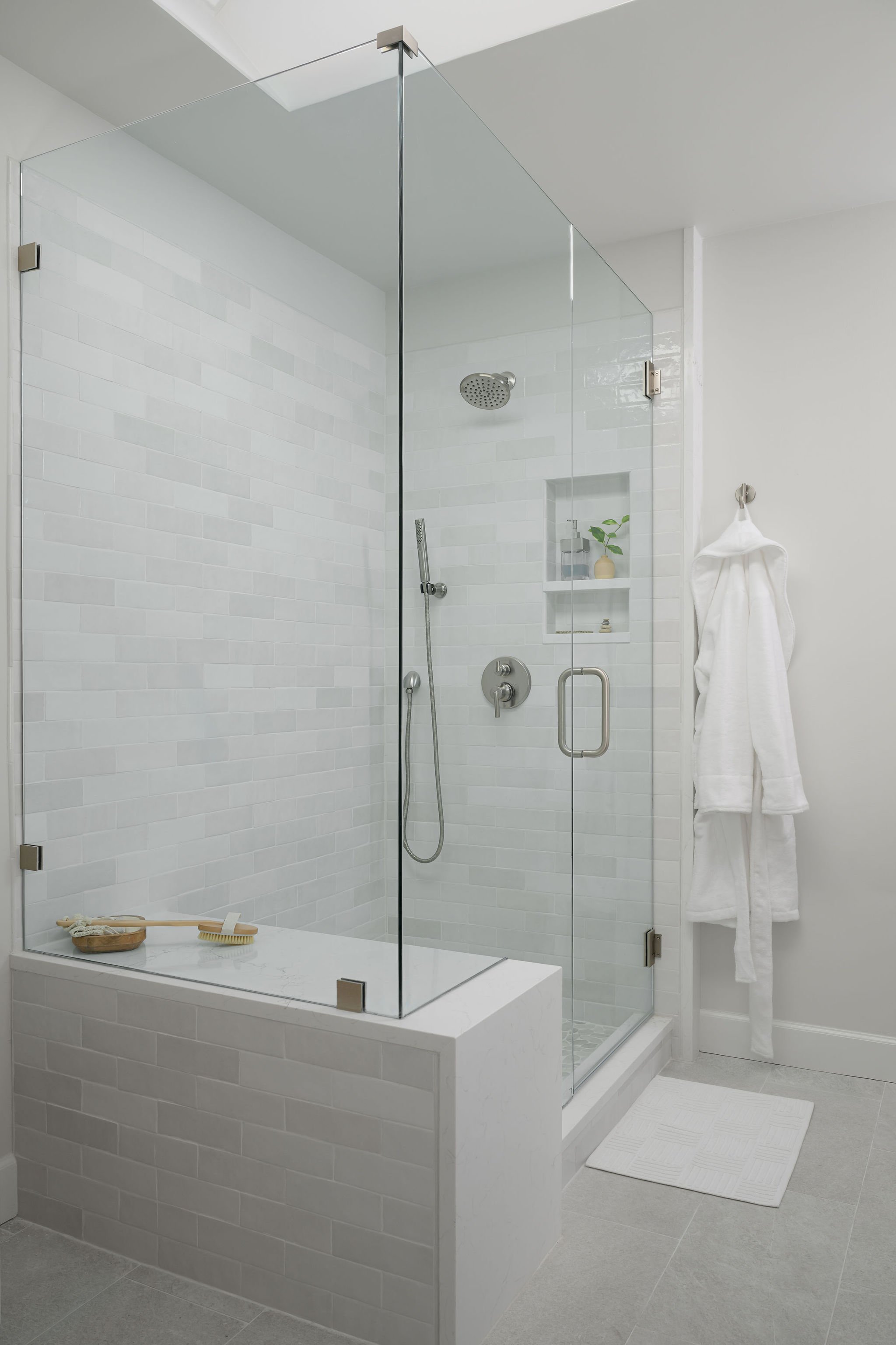 UVDesigns_Raquetln_PrimaryBath_4.jpg