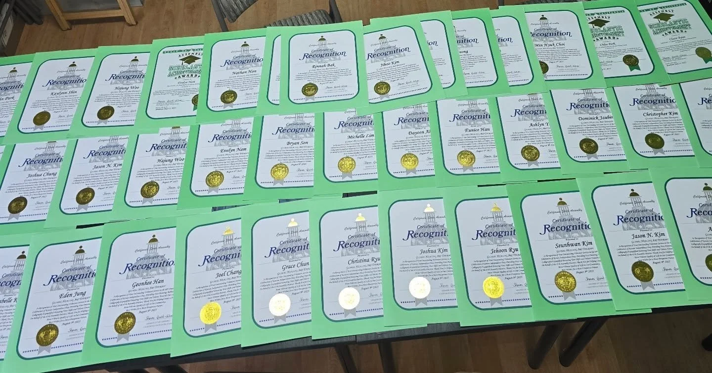 🎖️ California State Assembly Certificate of Recognition 💚
캘리포니아 주의회( California State Assembly )의 Sharon Quirk-Silva 의원님으로부터 우리 Global Healing Art Therapy 학생들이 리더십, 봉사, 예술치유 활동에 대한 공로로 Certificate of Recognition (공로상) 을 수상했습니다! 🏅
아이들은 지역사회 속에서 예술로