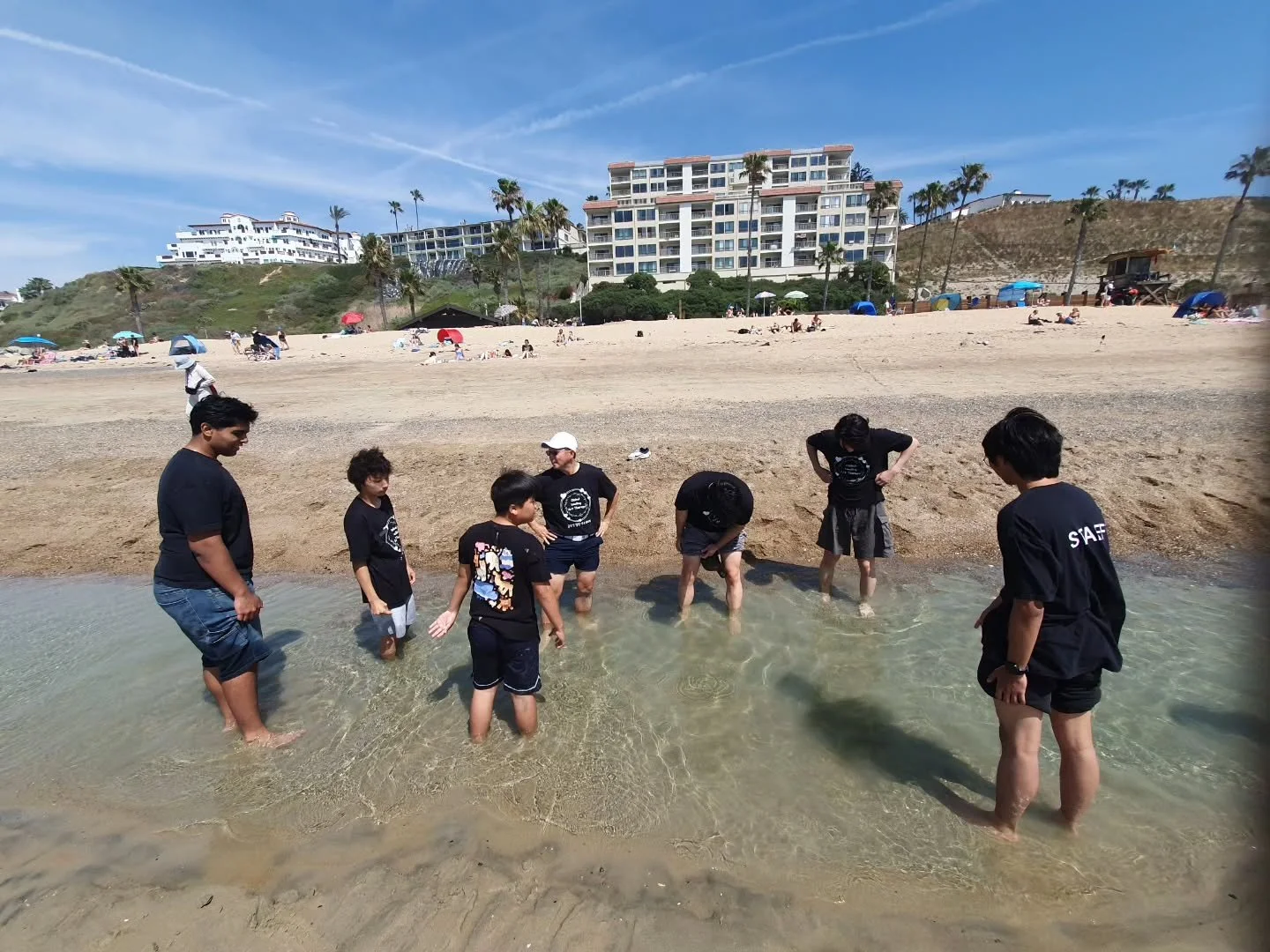 오늘 하루, 마음을 나누는 특별한 시간✨

캘리그라피로 마음을 전하고,
자기 얼굴을 그리며 나를 바라보고,
서로를 응원하며 함께 웃었습니다.

작은 손길이 모여 큰 따뜻함이 되는 순간,
봉사는 곧 힐링이었습니다 💛

🌊 바닷가에서 이어지는 또 하나의 특별한 여정
Global Healing Art Therapy
Special Train Journey &amp; Leadership Training

📅 March 28, 2026
⏰ 8:20 