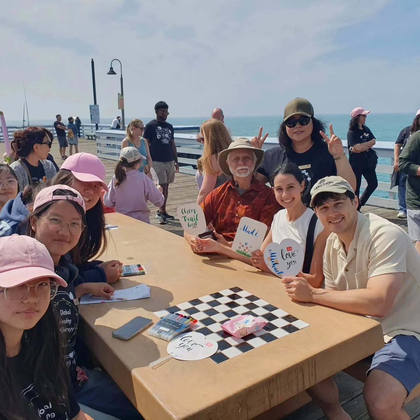 A special day of sharing hearts ✨

We shared messages through calligraphy,
discovered ourselves by drawing our own faces,
and encouraged one another with smiles.

When small acts come together to create great warmth,
volunteering becomes healing 💛

