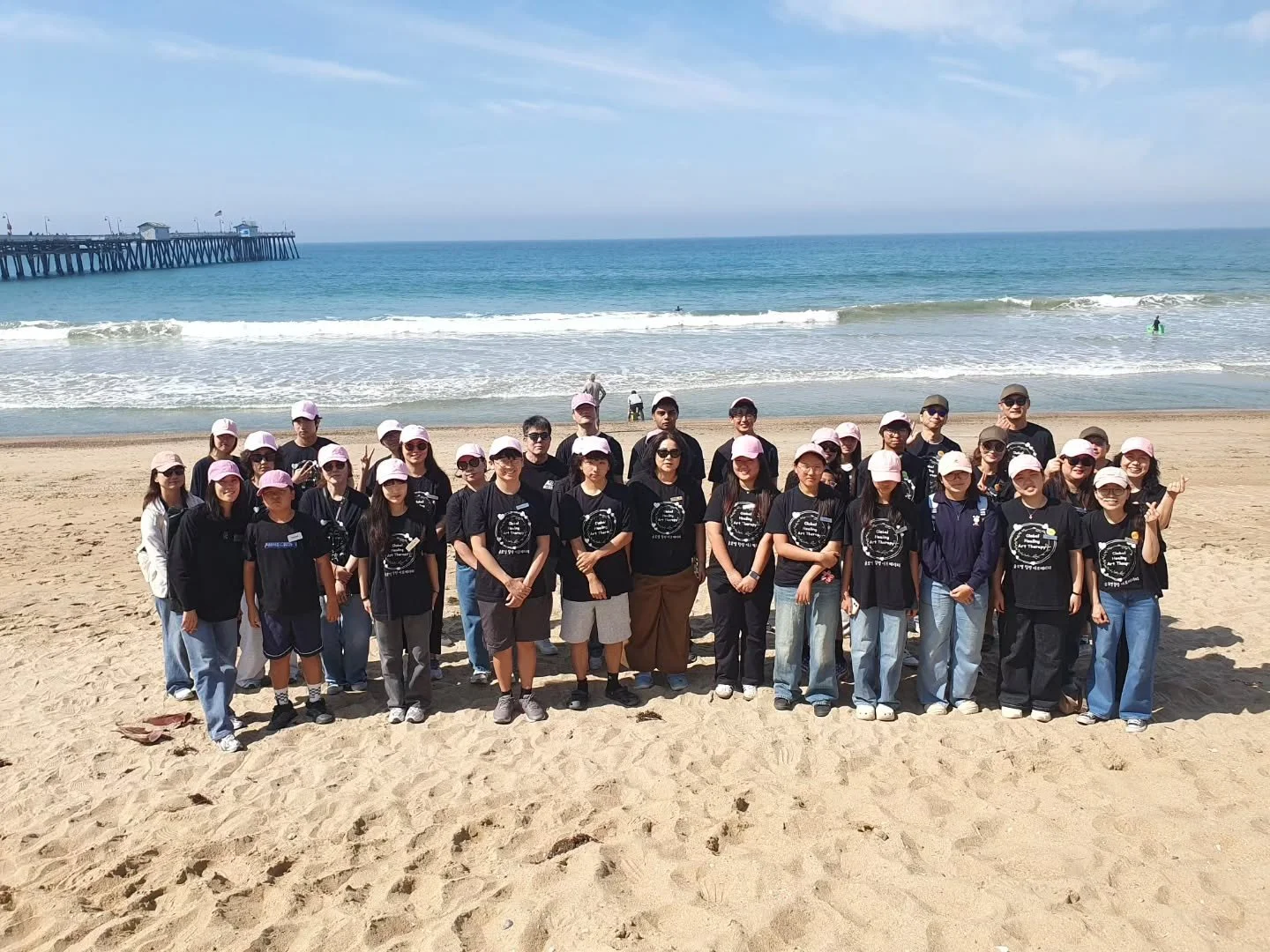 A special day of sharing hearts ✨

We shared messages through calligraphy,
discovered ourselves by drawing our own faces,
and encouraged one another with smiles.

When small acts come together to create great warmth,
volunteering becomes healing 💛

