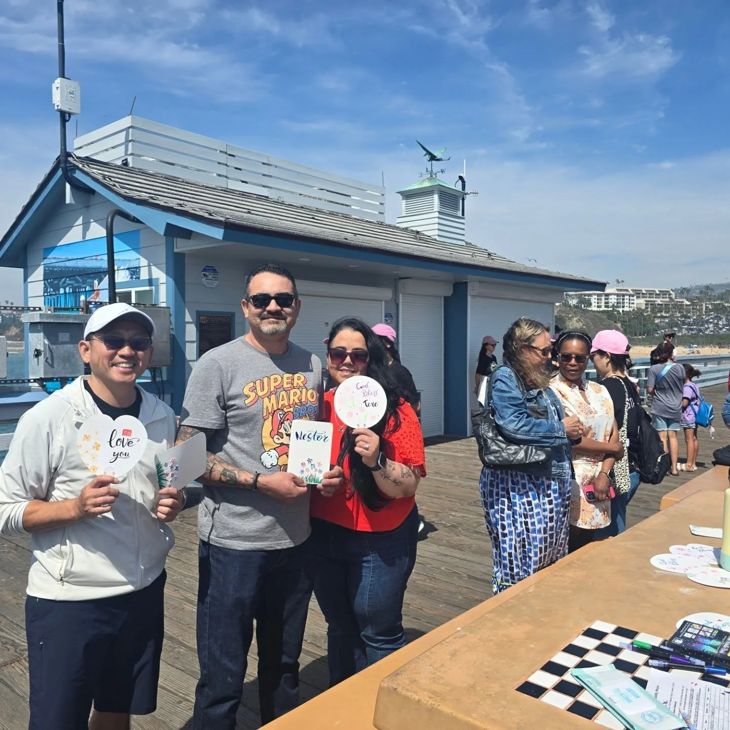 A special day of sharing hearts ✨

We shared messages through calligraphy,
discovered ourselves by drawing our own faces,
and encouraged one another with smiles.

When small acts come together to create great warmth,
volunteering becomes healing 💛

