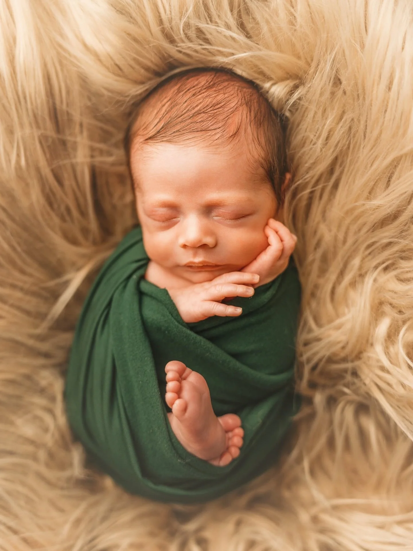 Green is by far my favorite color. Anytime mom requests green for photos I do a happy dance. Sweet Baylor wears it so well 💚
.
#newbornphotography #fargonewbornphotographer #newbornphotographer #newbornboy #studionewbornphotography