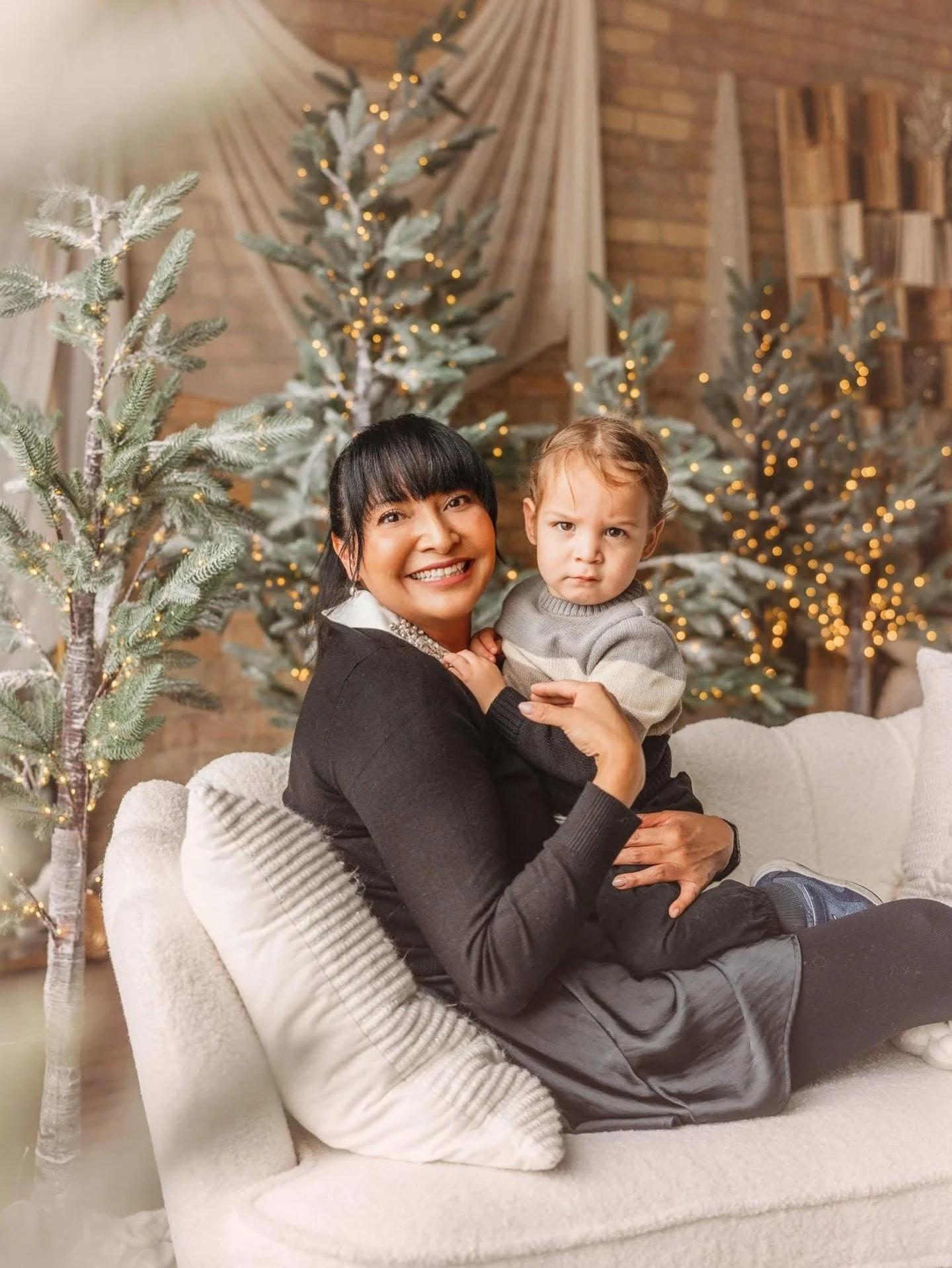 This little man has his grinch face down! 😂
❤️💚 First round of Christmas minis were a success 🎉
I have 2 openings left for next Saturday, as well as Sunday 11/2. These will fill fast so don&rsquo;t miss out- book yours today!