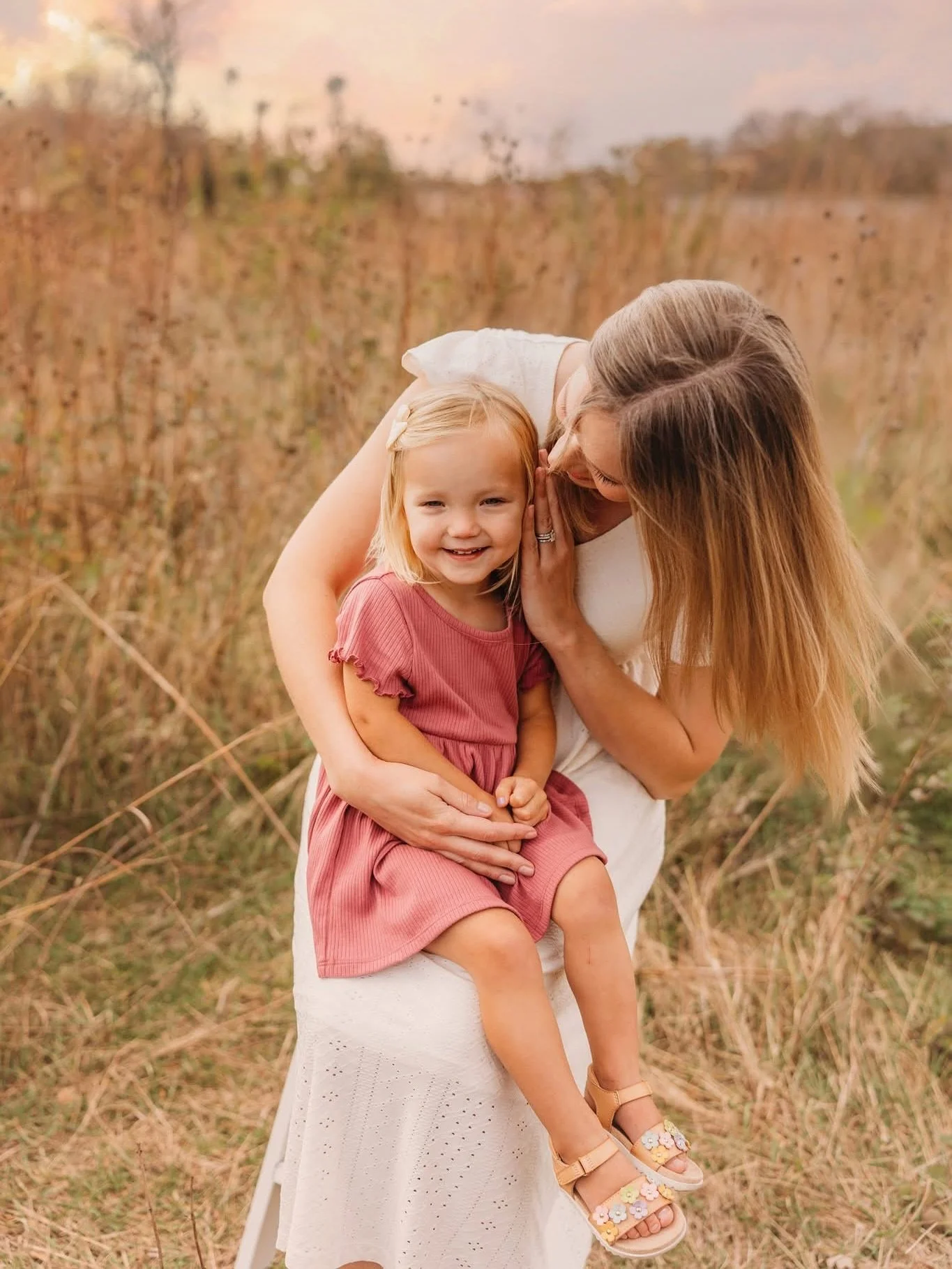 Any day I get to photograph another Kylie is a geat day 😄
This was another wind-advisory session, except mother nature decided to cut us a break as this was the only 30 minute window where the wind wasnt absolutely insane 😂
.
#familyportraits #fall