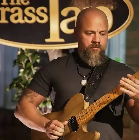 Matt Raines: Guitar & Vocals