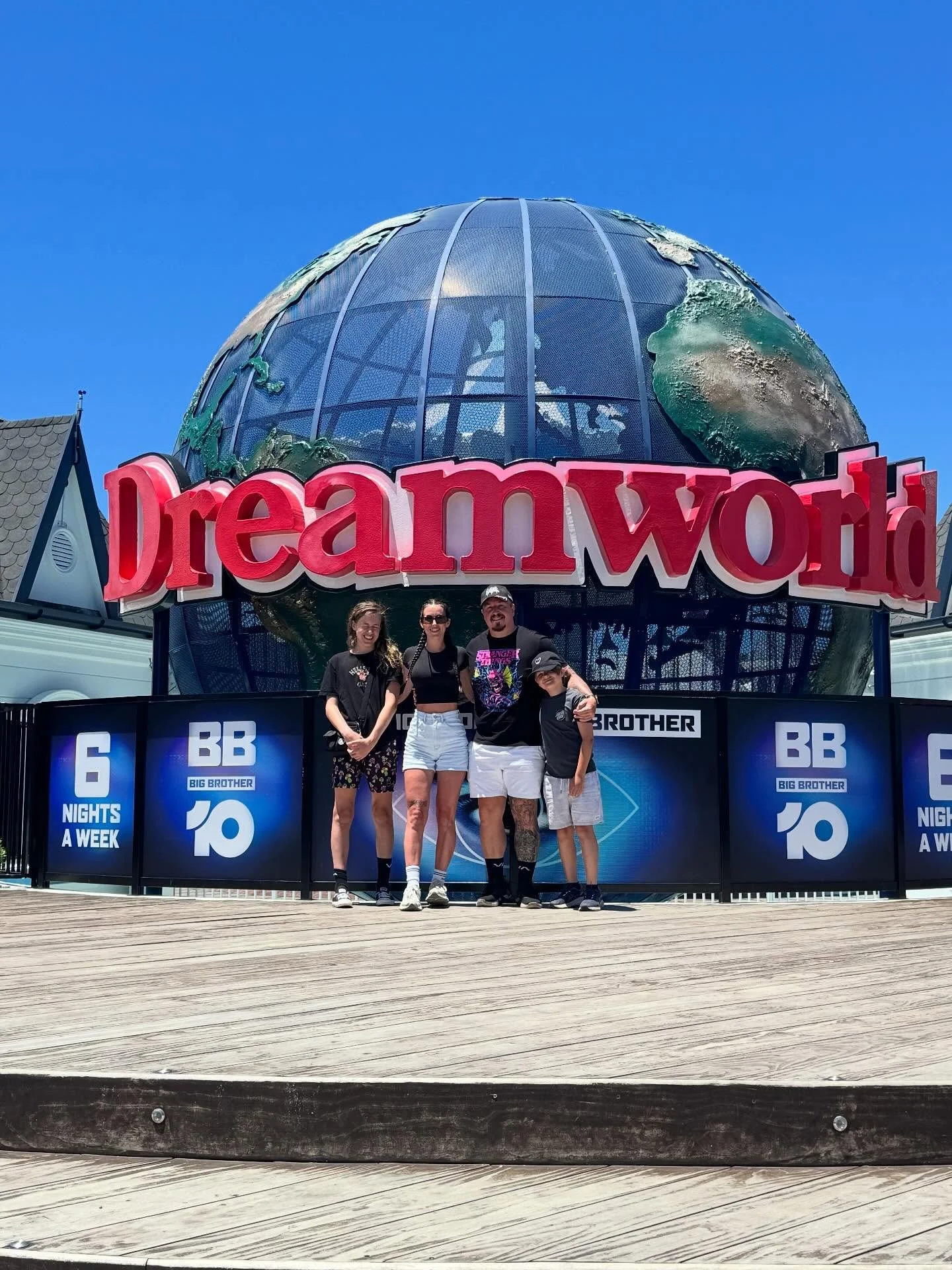 🏝️ in absolutely no order, enjoy snippets of our holiday

+ Logan regretting the slingshot 

ps. head to the end for nearly 5 years of growth

.
.
.
#slingshot #queensland #goldcoast #aussies #australia #dreamworld #themepark #thrillrides #momlife #