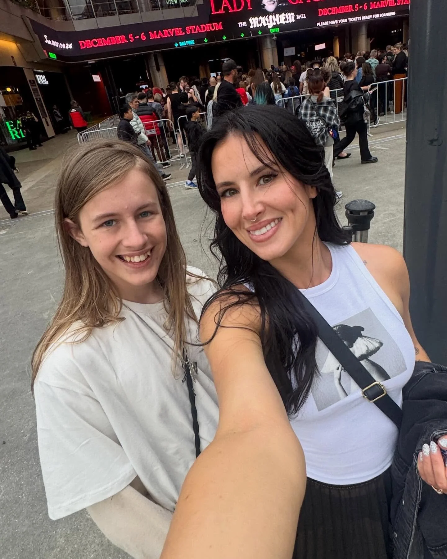 WELL, what a weekend that was 🥹

Logan turned 15, went to his first concert, we had 4 little girls join the family &amp; Connor attacked the Christmas tree with an angel 😇 

I am sooooo tired, like every time I blink I have to force my eyes back op