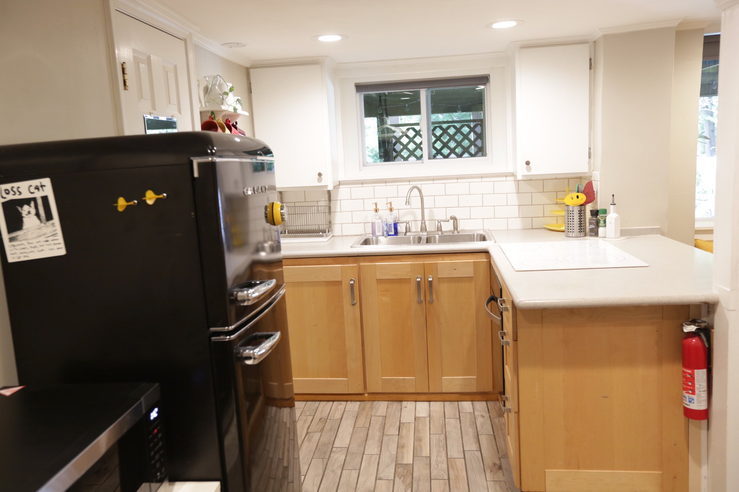 Kitchen with Fridge, Oven, Cooktop