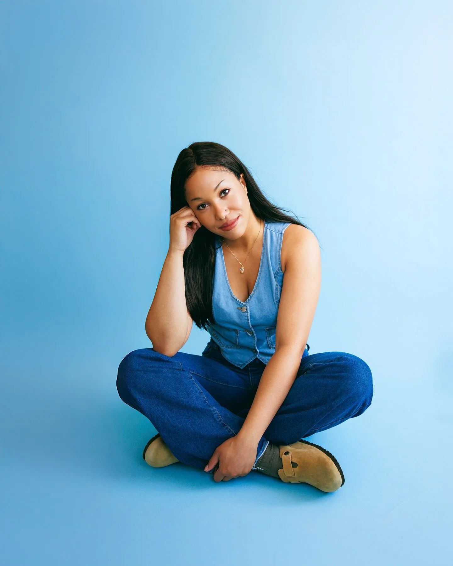 in the natural light studio with @heybrianawilson 💙☁️

I can&rsquo;t wait to post more from this shoot!! ✨