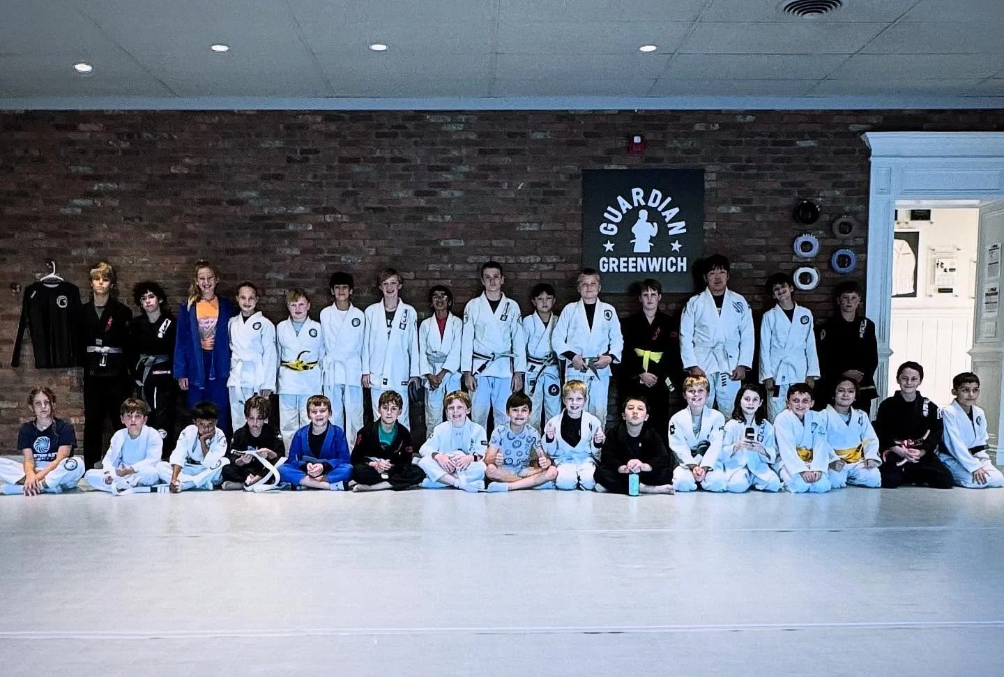 Wednesday Juniors getting some Gi work in! 💪💪💪 #bjj #jiujitsu #grappling #mma #wrestling #bjjkids #bjjgirls #bjjfamily #discipline #confidence #focus #selfdefense #martialarts #greenwich #greenwichct #coscob #coscobct #oldgreenwich #oldgreenwichct