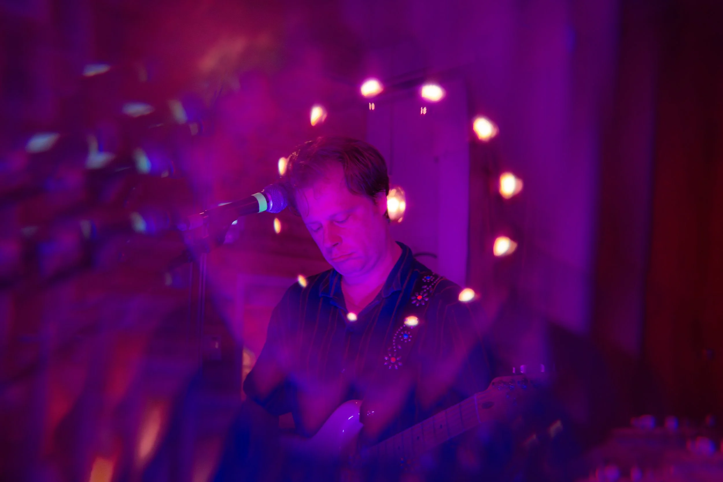 Dead Ghosts green auto-.jpg