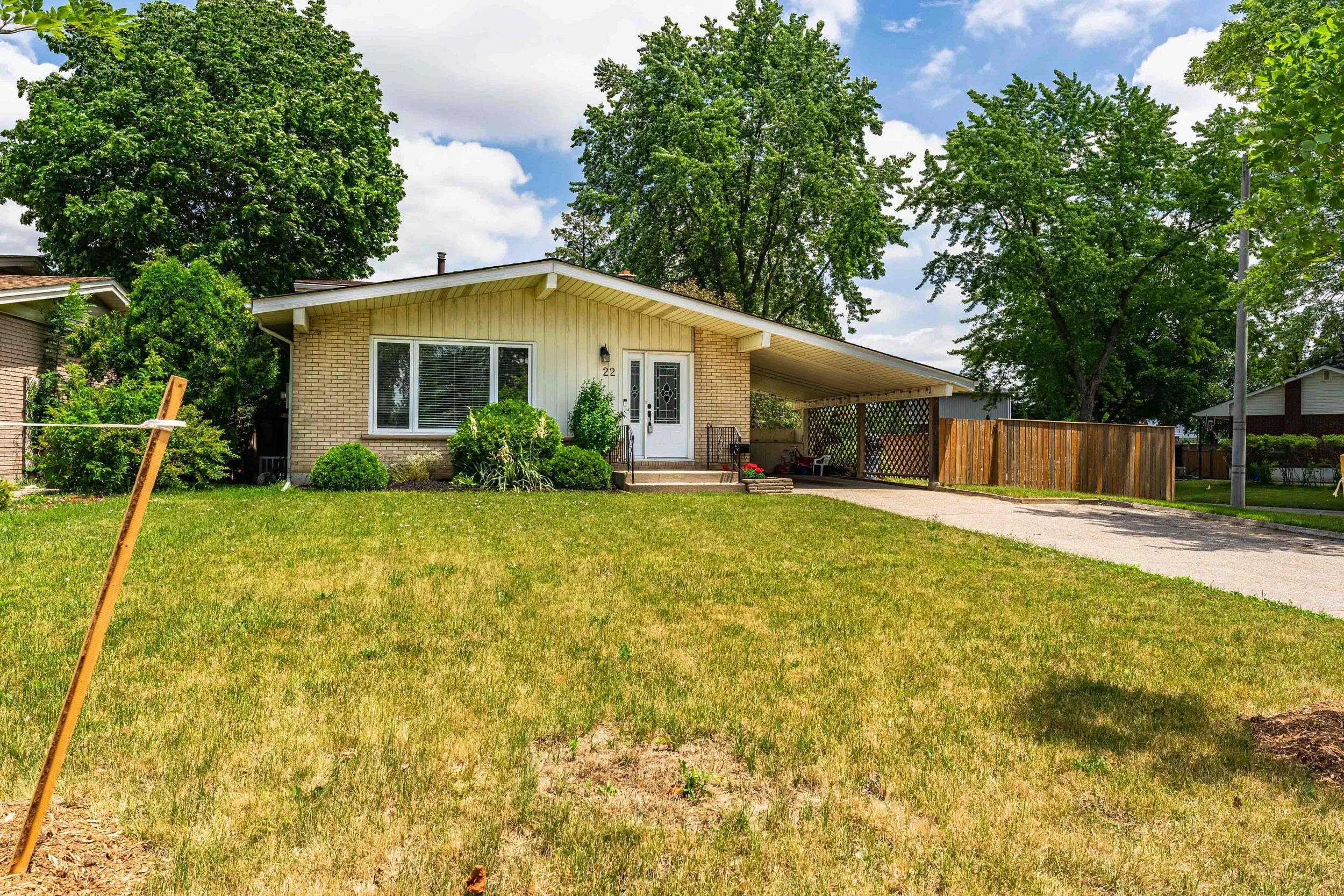 22 Coronation Drive, Brantford-4.jpg