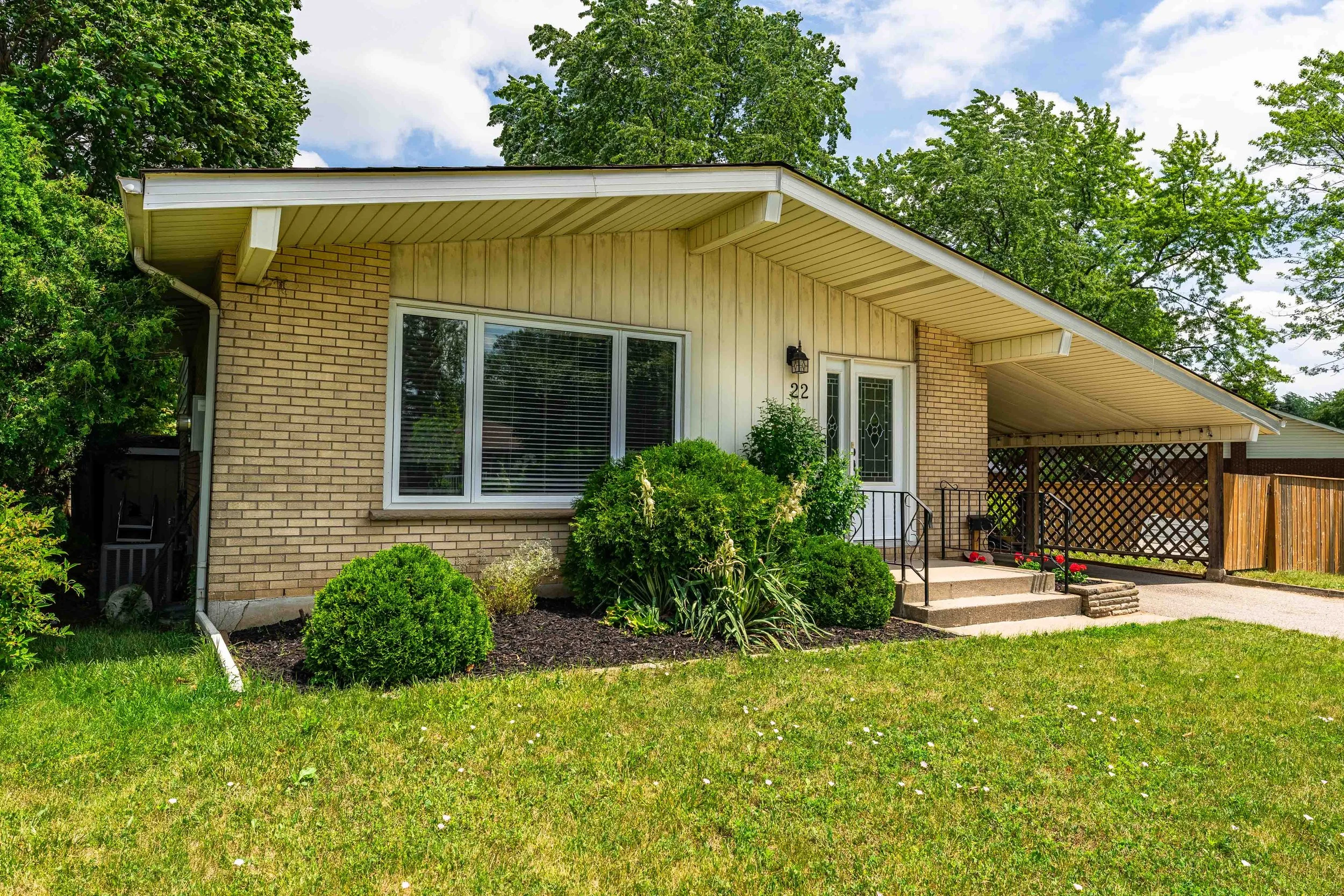 22 Coronation Drive, Brantford-3.jpg