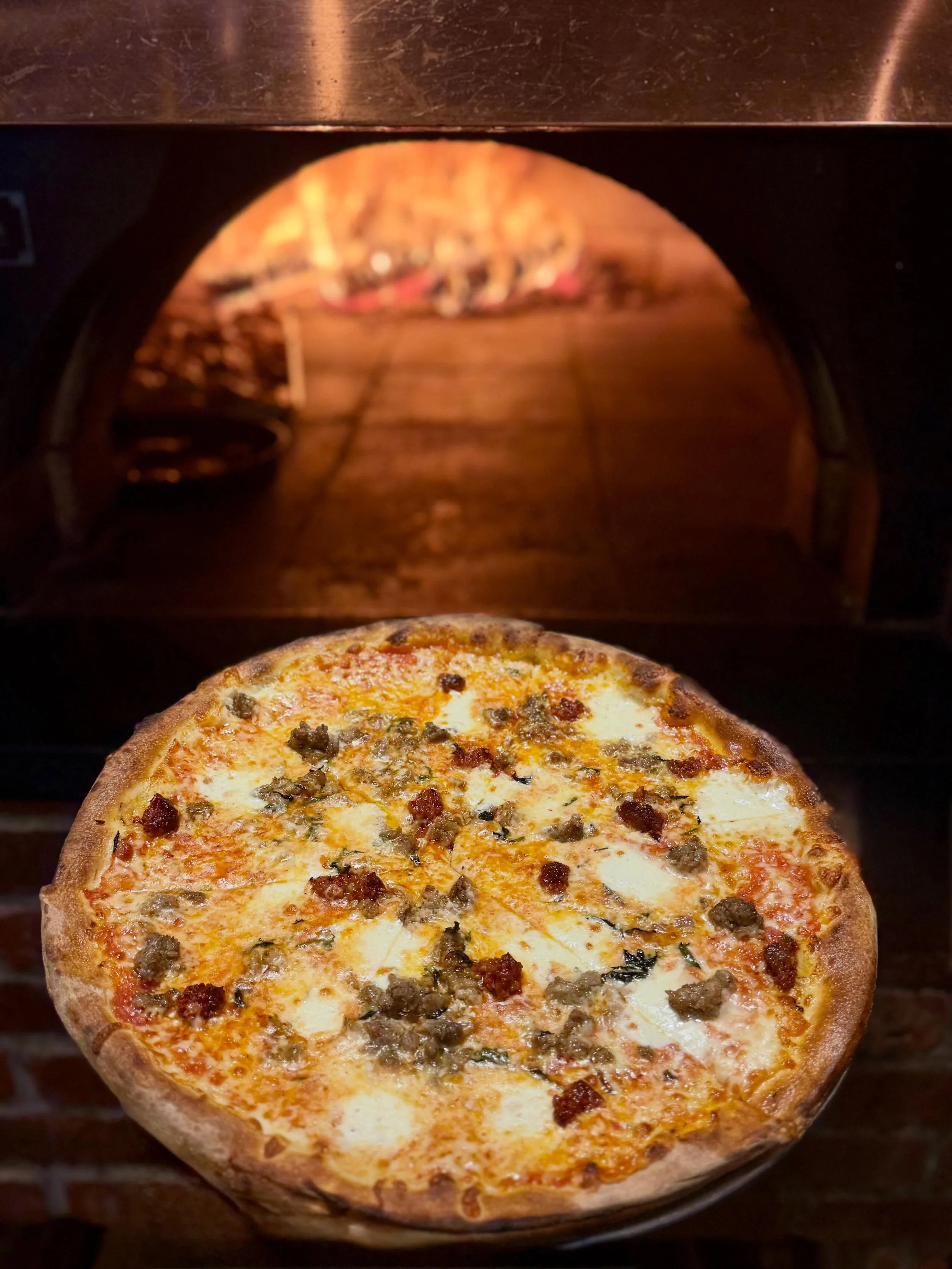 🌙 Late nights just got a little better. 🍕

We&rsquo;re OPEN until midnight every Friday &amp; Saturday for your late-night cravings!

Late-night menu includes:
🍕 Pizza
🍗 Wings
🥗 Salad

And yes &mdash; pickup &amp; delivery are available until mi