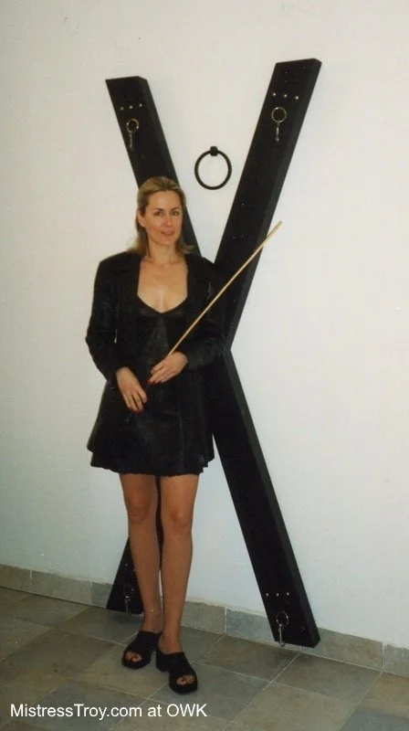 Mistress Troy by Saint Andrew's Cross at OWK, September 2000