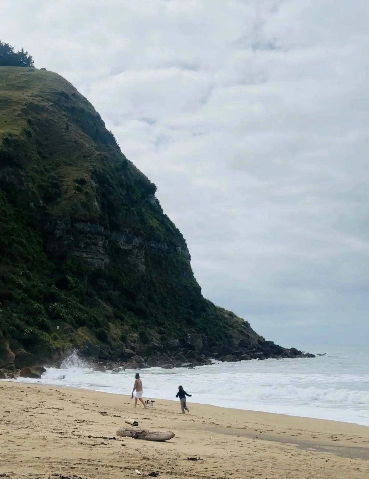 Inspiration - New Zealand .02

Nature is often mentioned as a source of design inspiration. Untouched nature really does do it best - the wild freedom, dramatic scale and fearless colours. 

🌊