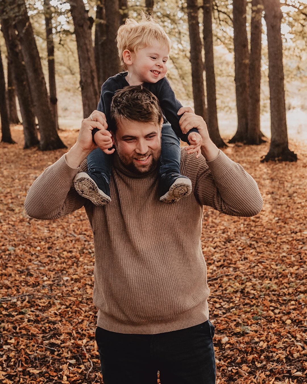Fra en superkoselig gravid-/familiefotografering jeg hadde i fjor h&oslash;st 🍁❤️