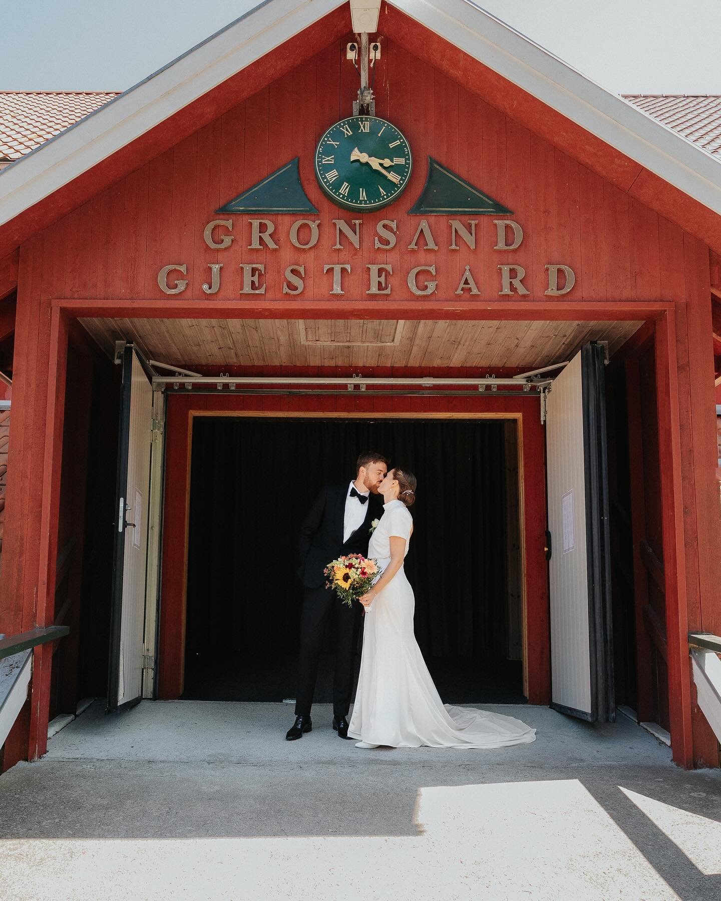 Fra nydelige Karine og H&aring;kon sitt bryllup p&aring; Gr&oslash;nsand Gjesteg&aring;rd i juni ❤️