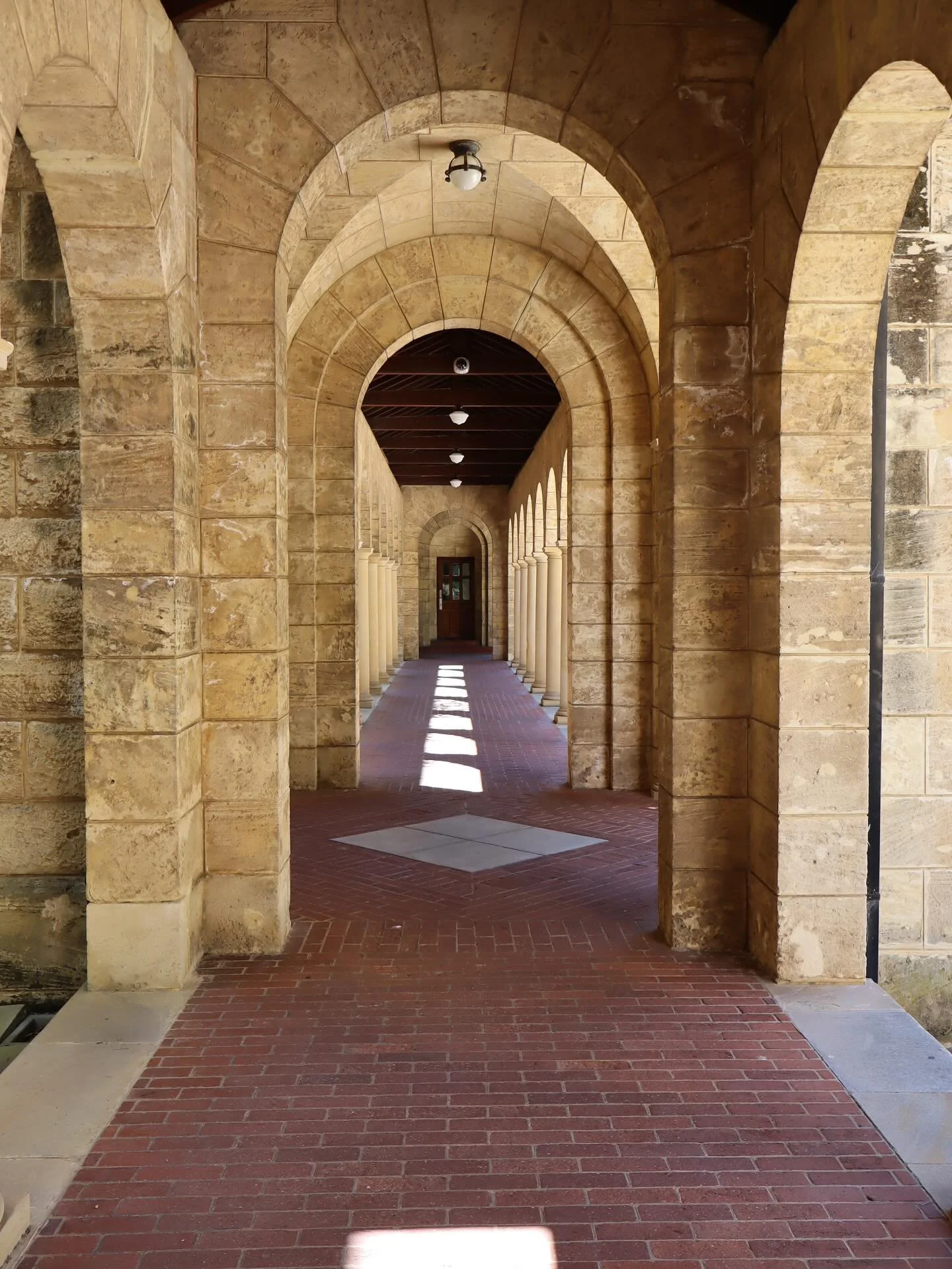 🏫🦚☀️🌳🔔
#photography #architecturephotography #perth