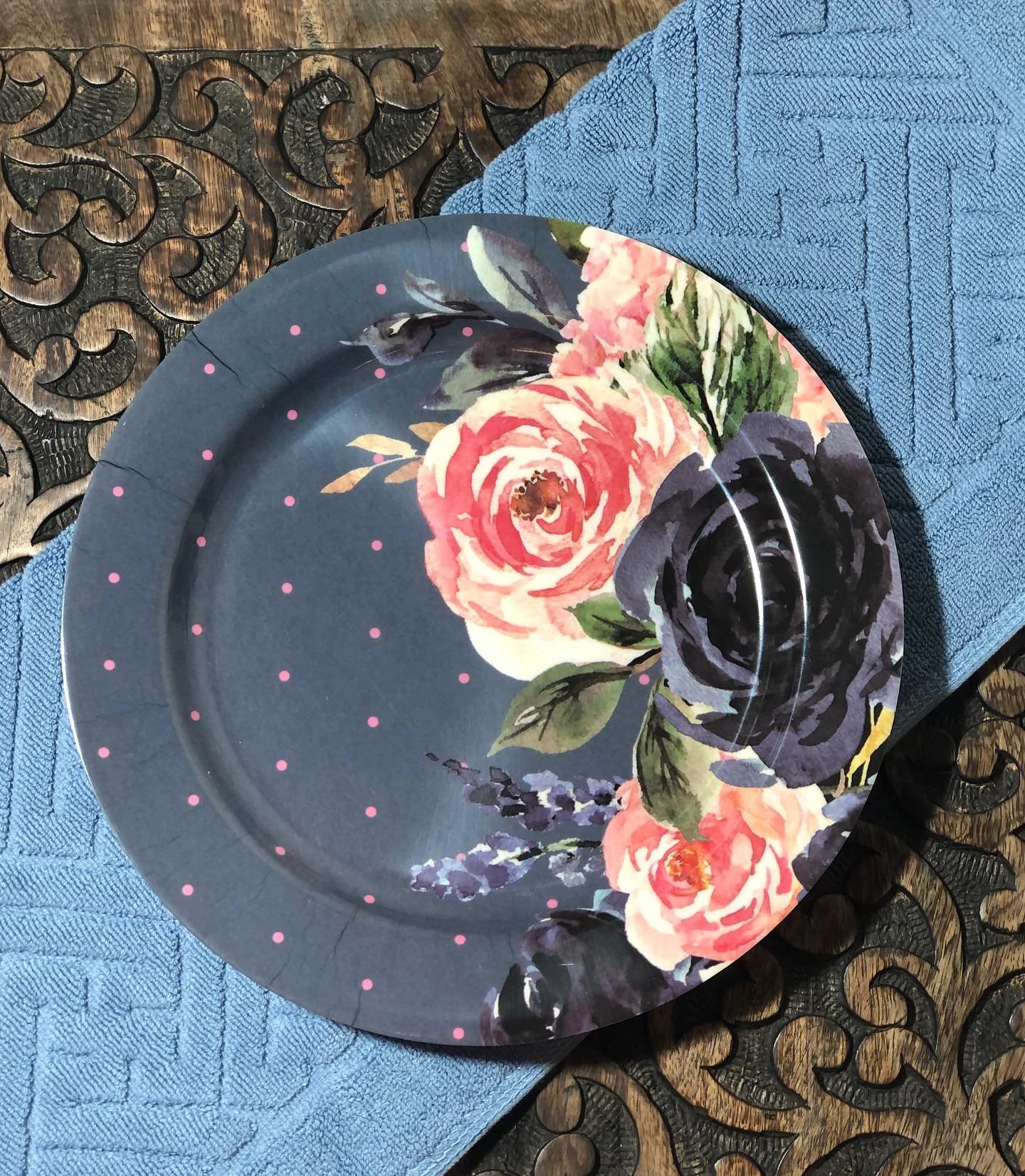 Why you need to buy our melamine dinnerware set in this design? 
✨ It includes:
✅ 6 Dinner Plates
✅ 6 Soup Plates
✅ 6 Soup Bowls
✅ 2 Rice Bowls
✅ 6 Soup Spoons
✅ 2 Rice Spoons
Stylish, durable & family-friendly — perfect for everyday use or