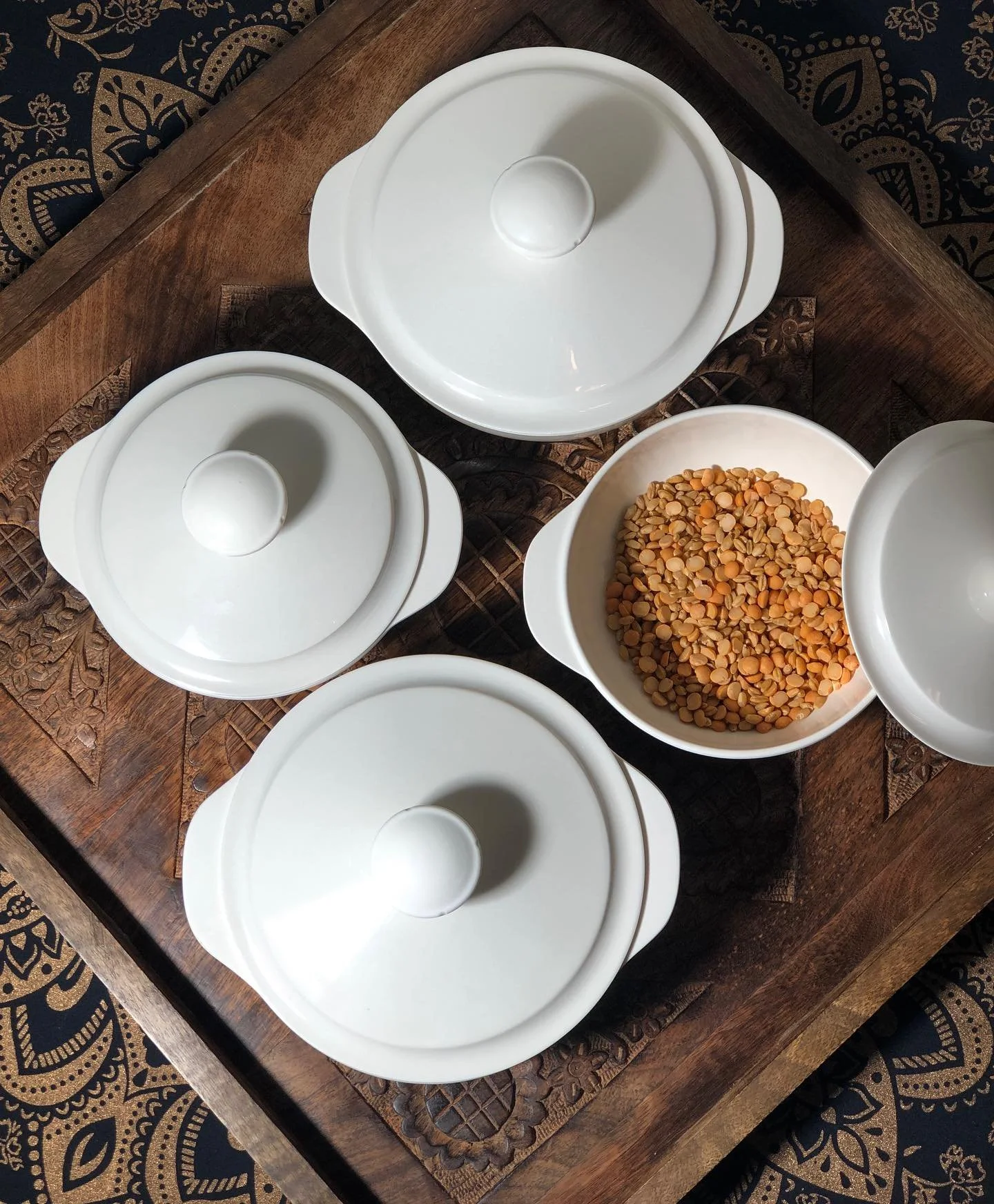 Prefer the small or large size? These containers are perfect for storing leftover dishes and laksa ingredients – super practical for daily use! 🍛🧅. #idamansuri #idamansurilangkawi 
#kedaipingganmangkuk #setpingganmangkuk #dutyfree #dutyfreema