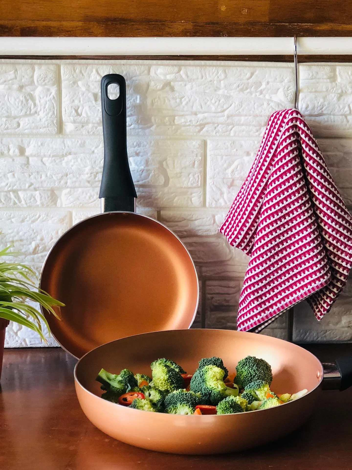 NON STICK FRYPAN 3 SIZE 
✅Permukaan tidak melekat  dan mudah dibersihkan
✅Material tahan karat & tahan lama
✅Sesuai untuk dapur gas 
✅Sesuai untuk pelbagai jenis hidangan berkuah