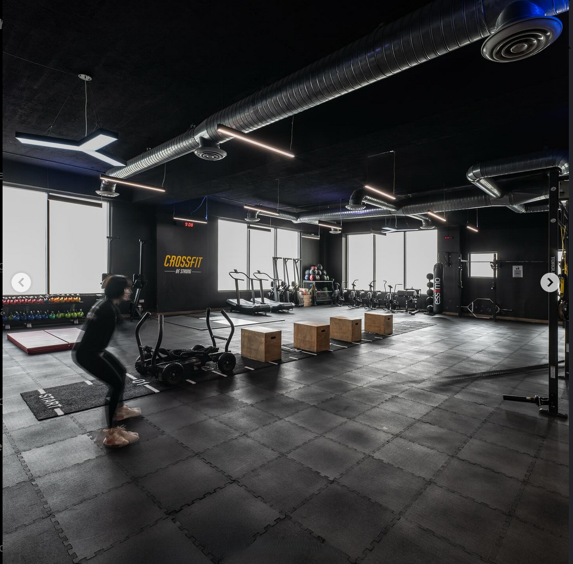 Spacious functional training and CrossFit gym in Kuwait with sleds, plyo boxes, rowing machines and free weights, showing the type of strength and mobility workouts members can find and book through the Let’s Burn fitness app.