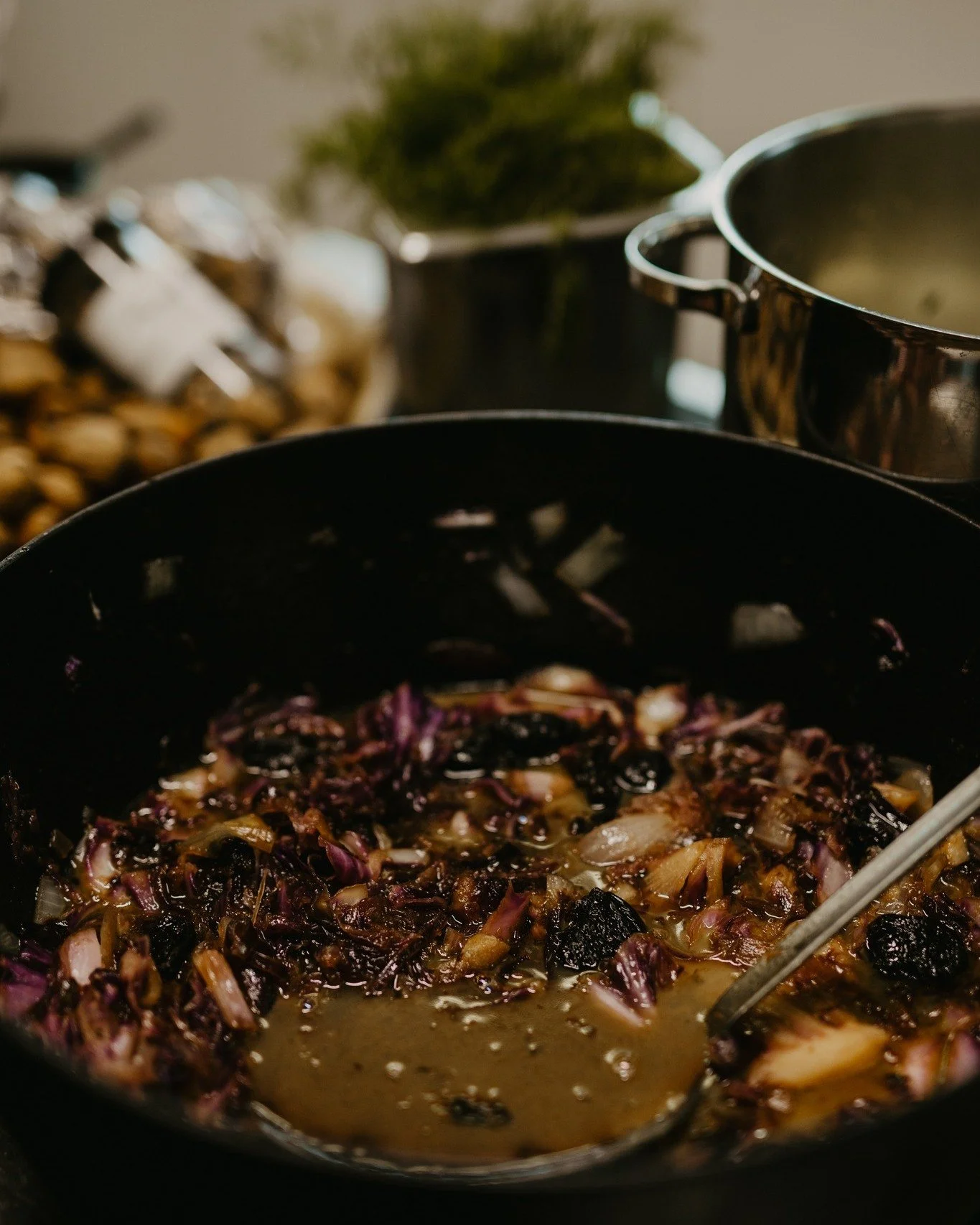 Sista minuten!  Vi bjuder in till en g&aring;sahelg med &ouml;vernattning, god mat och stilla stunder i v&aring;rt relaxparadis. Paketet inkluderar:

&bull;Del i dubbelrum med s&auml;nglinne, handduk och frukostbuff&eacute;
&bull;3-r&auml;tters g&ari