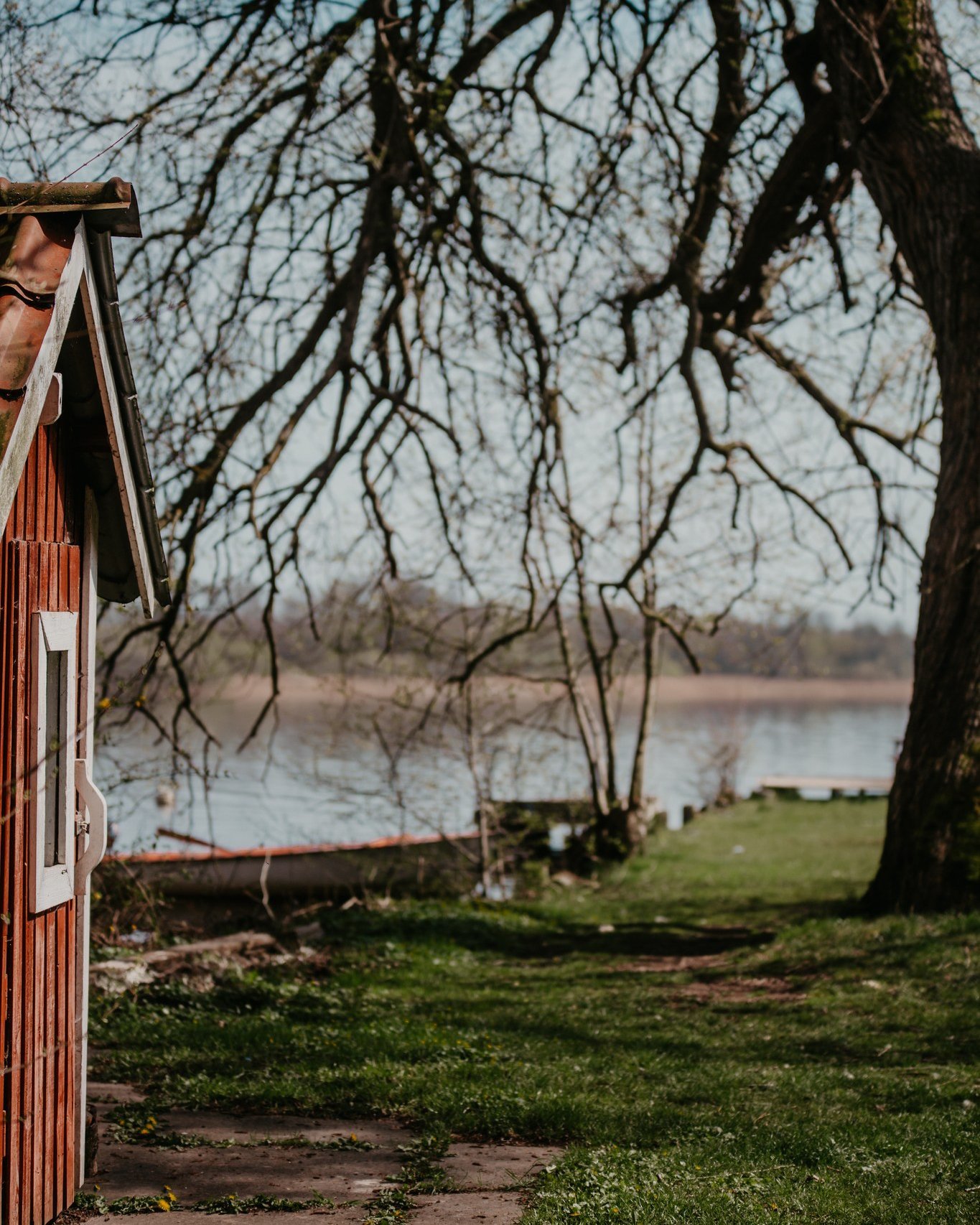 Det ligger n&aring;got stilla i luften n&auml;r december g&ouml;r entr&eacute; - doften av granris och gl&ouml;dande kryddor smyger ut mellan husknutarna. L&auml;gger sig mjukt mellan byggnaderna och p&aring;minner oss om allt fint som sker h&auml;r 