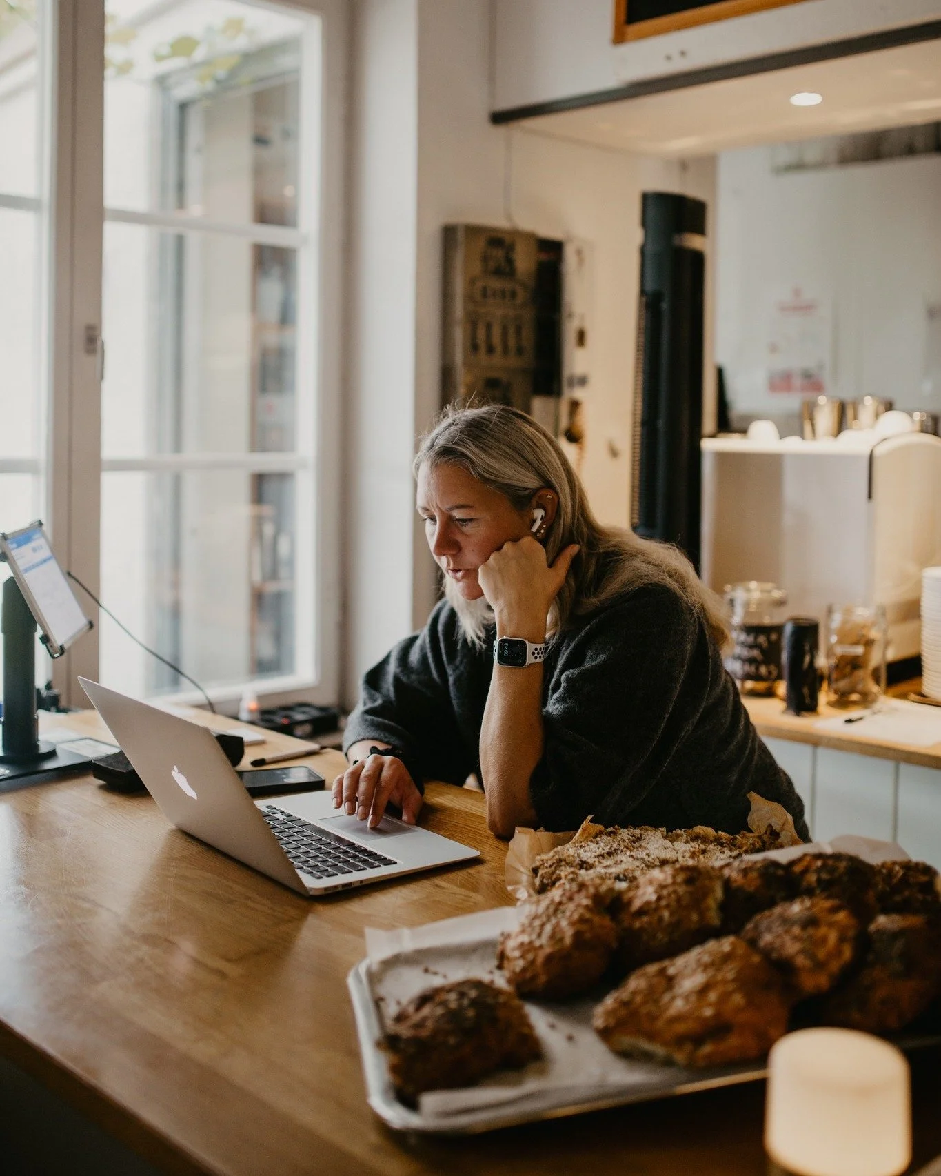 Hos oss finns inget &ldquo;off season&rdquo;. Varje tid p&aring; &aring;ret har sin rytm, sina r&aring;varor och sin st&auml;mning. Oavsett n&auml;r du kommer vill vi att du ska k&auml;nna dig v&auml;lkommen &ndash; och vilja stanna lite l&auml;ngre 