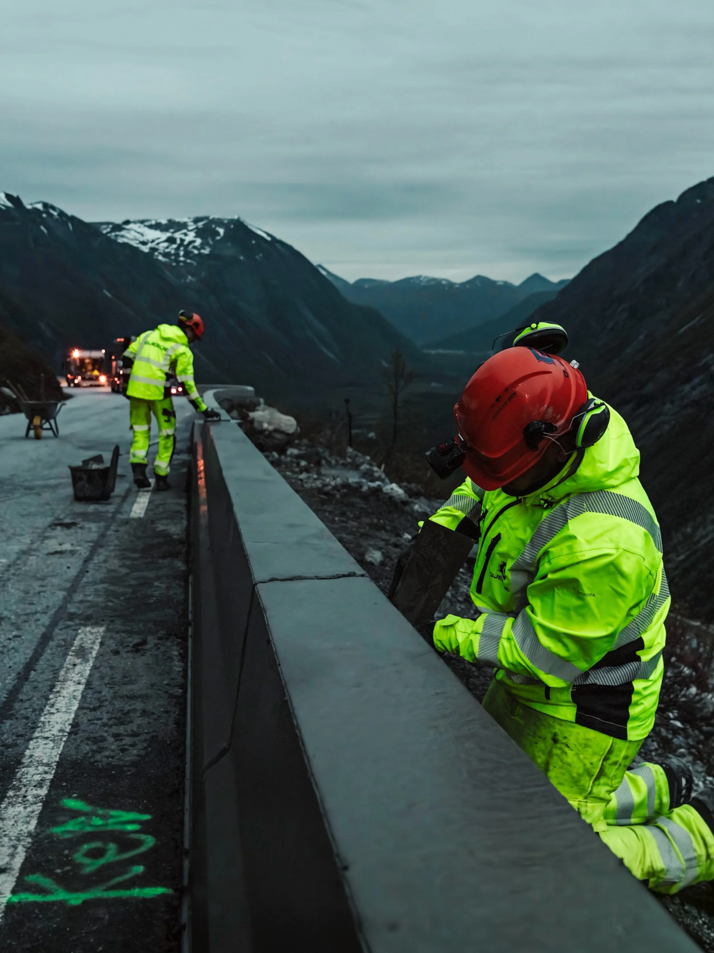 Vi s&oslash;ker flere staute og ivrige folk! 🦺

Ledige stillinger n&aring;:
👷 Rekkverksmont&oslash;rer (l&oslash;pende)
📋 Anleggsleder vest (30. nov.)
🔧 Mekaniker (snarest)
🛠️ L&aelig;rling, anleggsmaskinmekaniker (snarest)
🎓 Sommerinternship 2