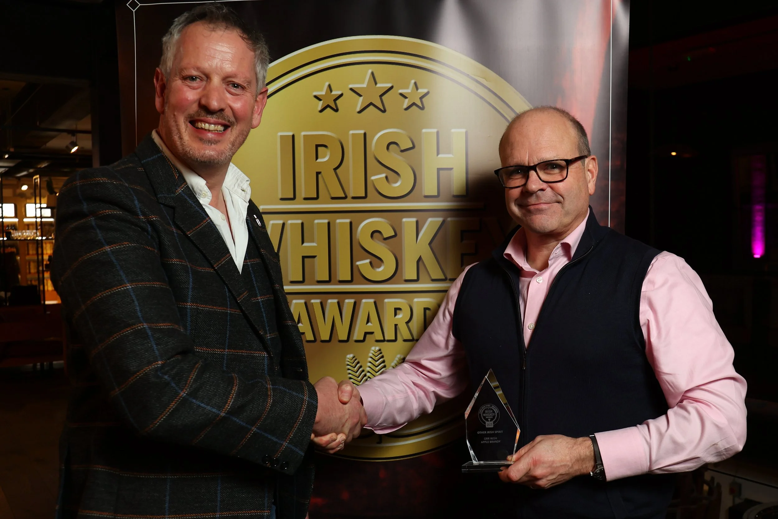 Daniel Emerson receives gold medal from John Cashman at the Irish Whiskey Awards 2025