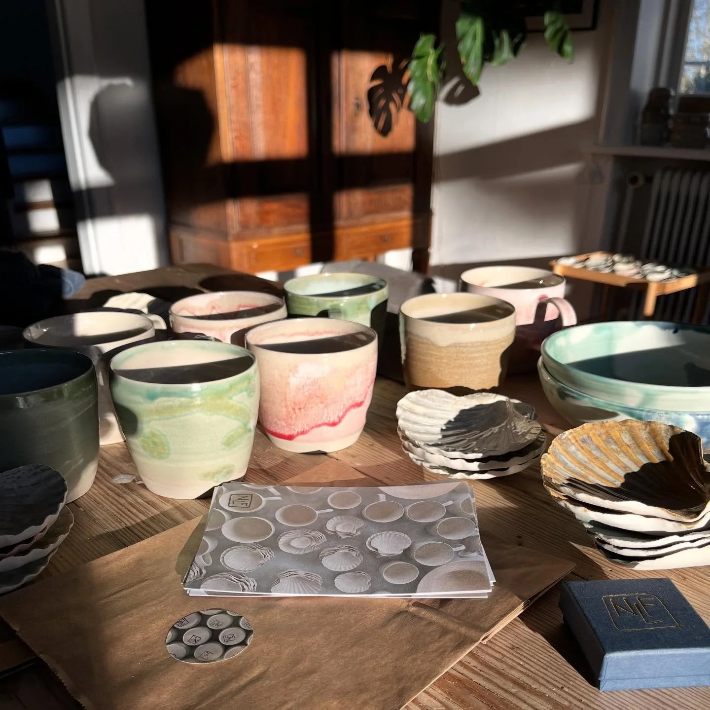 Julegaver p&aring; vej 🌲✨

#h&aring;ndlavetkeramik #drejetkeramik #stent&oslash;j #porcel&aelig;n #handmade #ceramics #clay #interiordesign #nlfkeramik