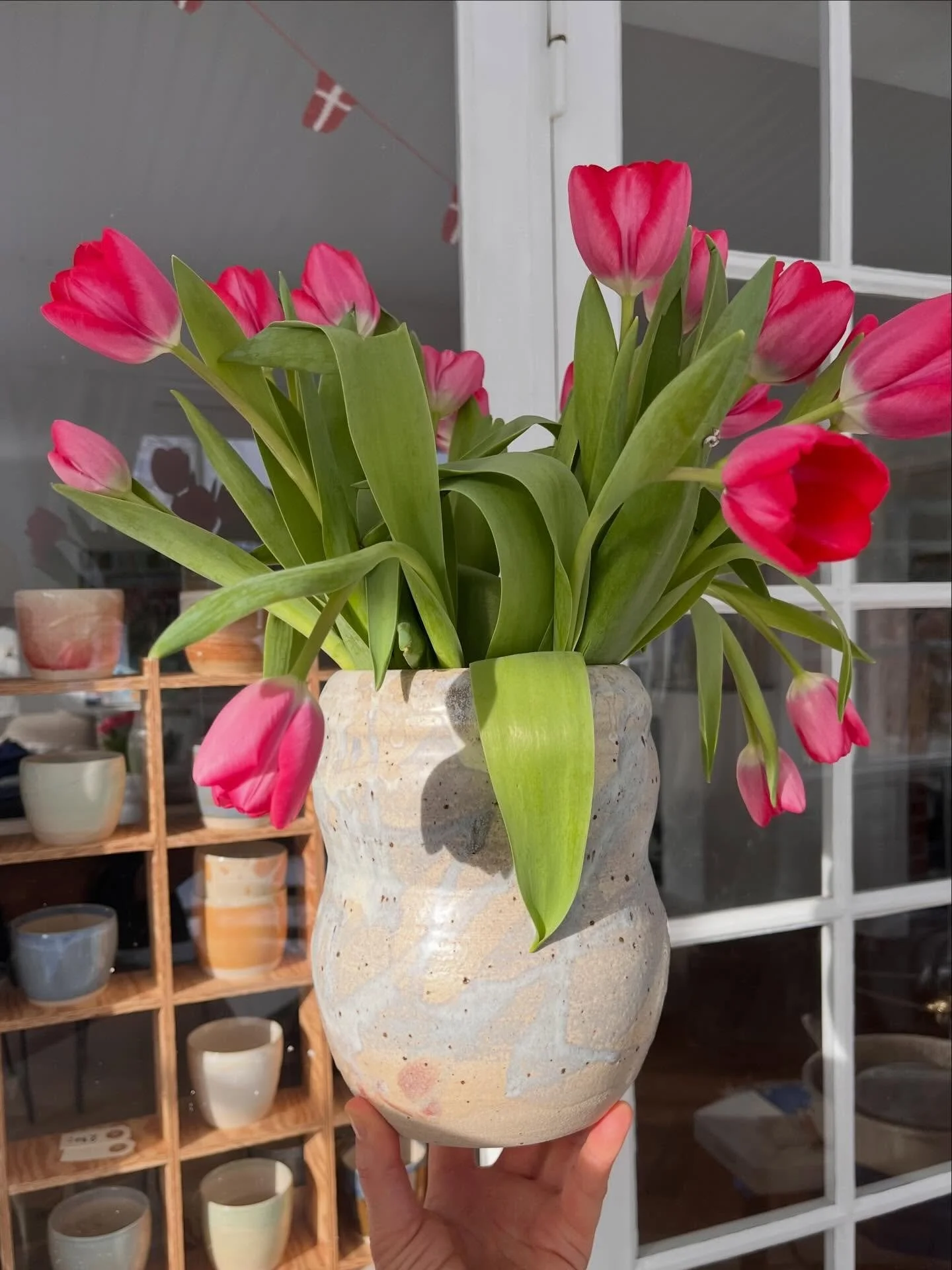 God s&oslash;ndag herfra 🌷💚🌷

#drejetkeramik #keramikvase #wheelthrownceramics #keramik #clay